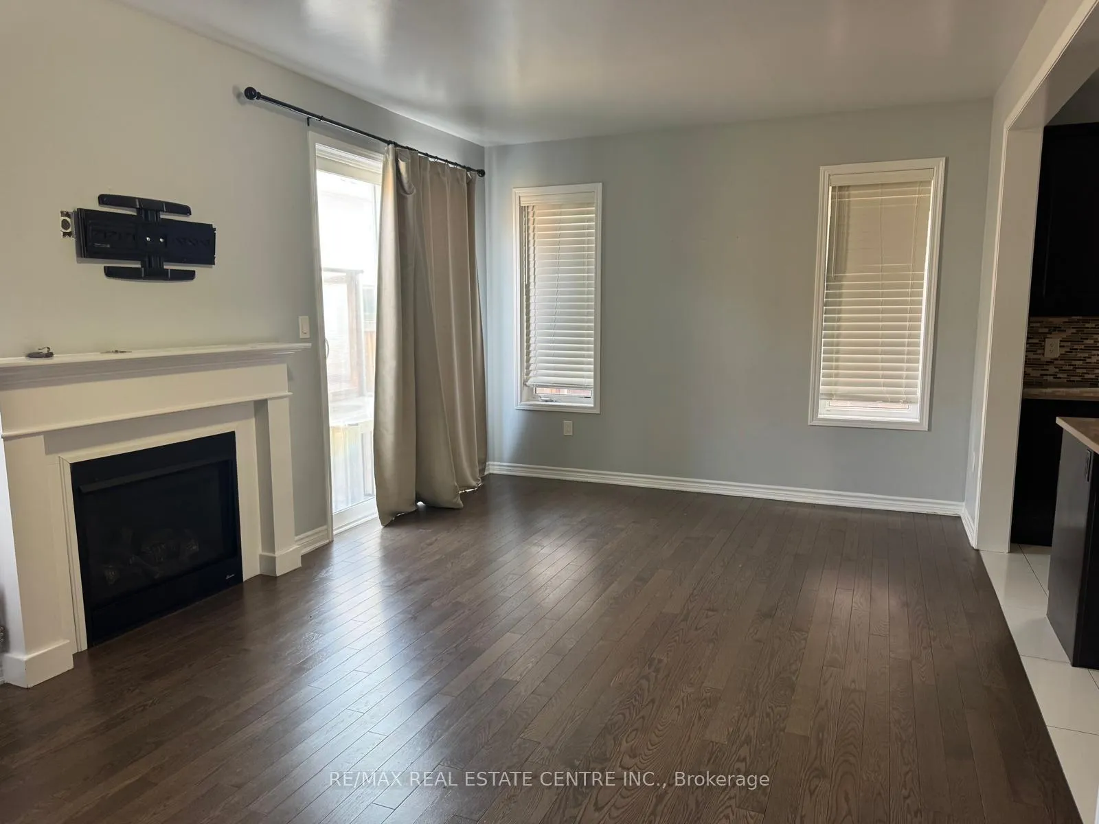 Photo 4 of 17 Feeder Street, Brampton, Northwest Brampton — HOMEH