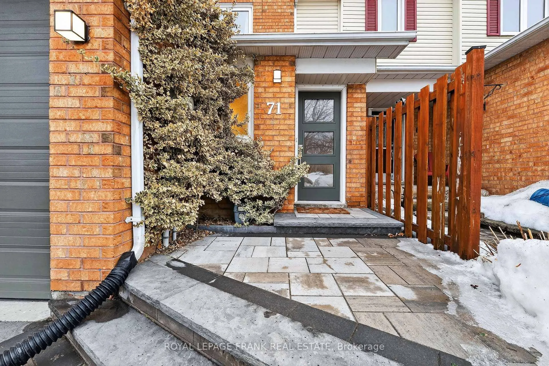 Photo 3 of 71 Galbraith Court, Clarington, Bowmanville — HOMEH