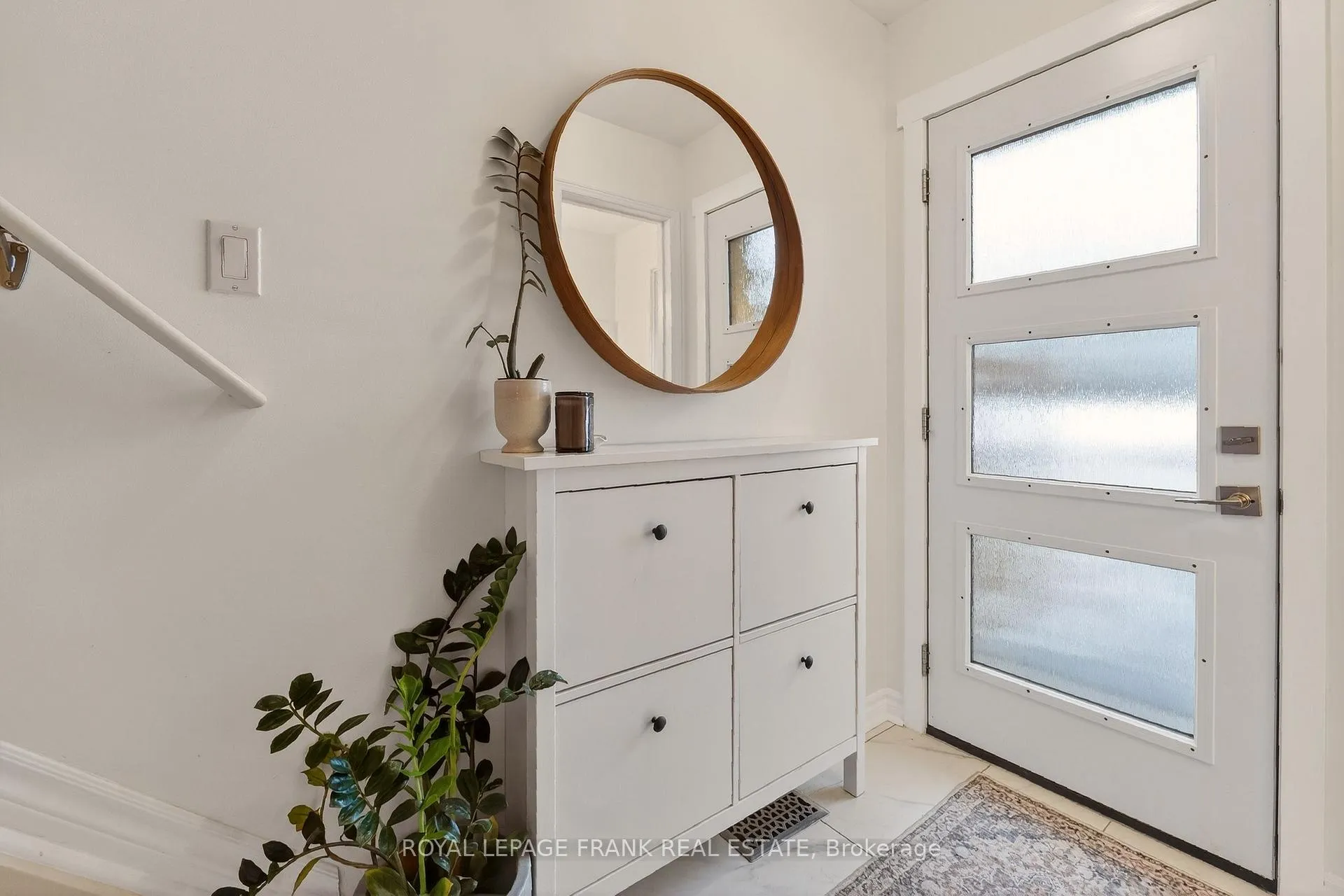 Photo 4 of 71 Galbraith Court, Clarington, Bowmanville — HOMEH