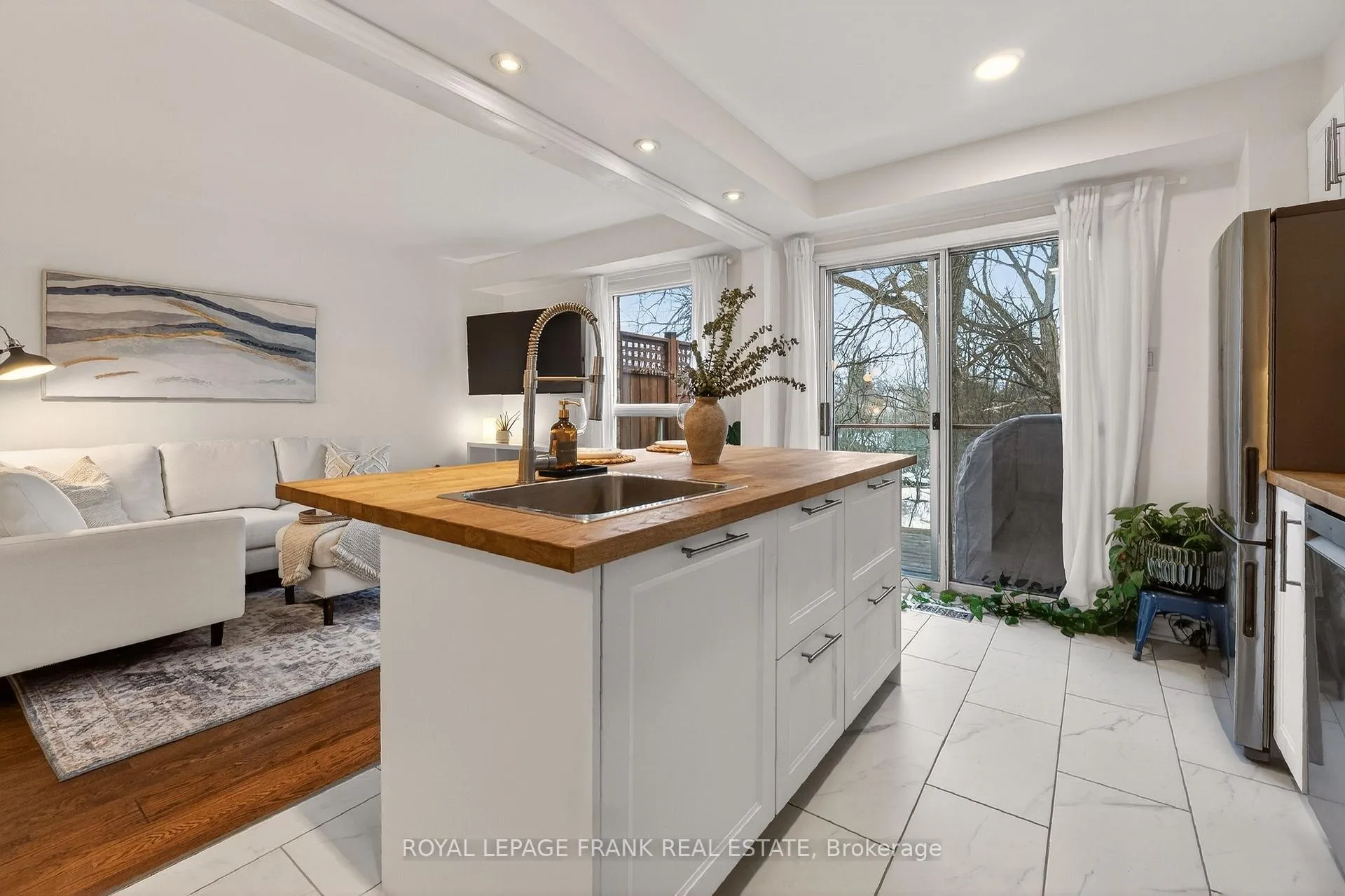 Photo 9 of 71 Galbraith Court, Clarington, Bowmanville — HOMEH