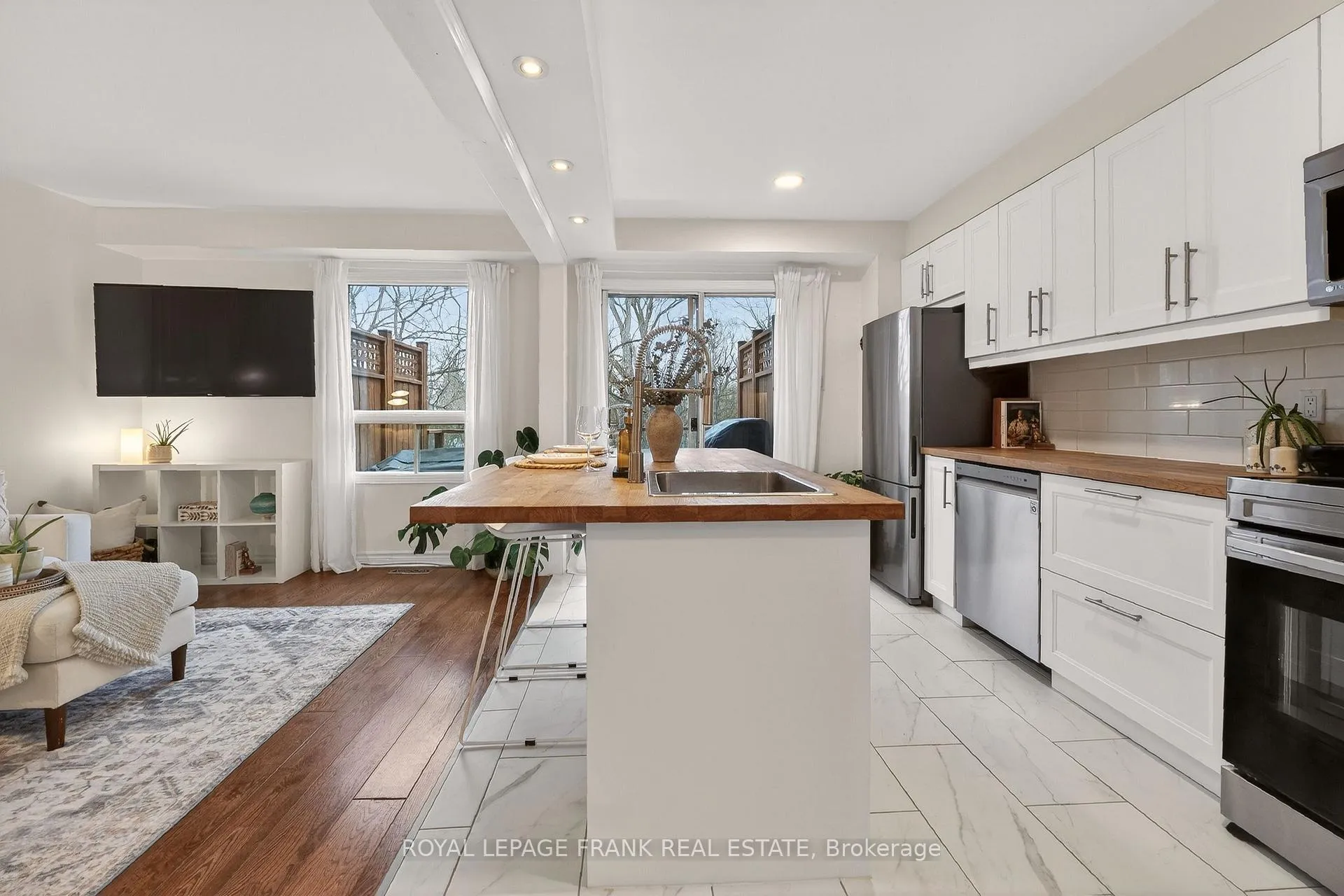 Photo 13 of 71 Galbraith Court, Clarington, Bowmanville — HOMEH
