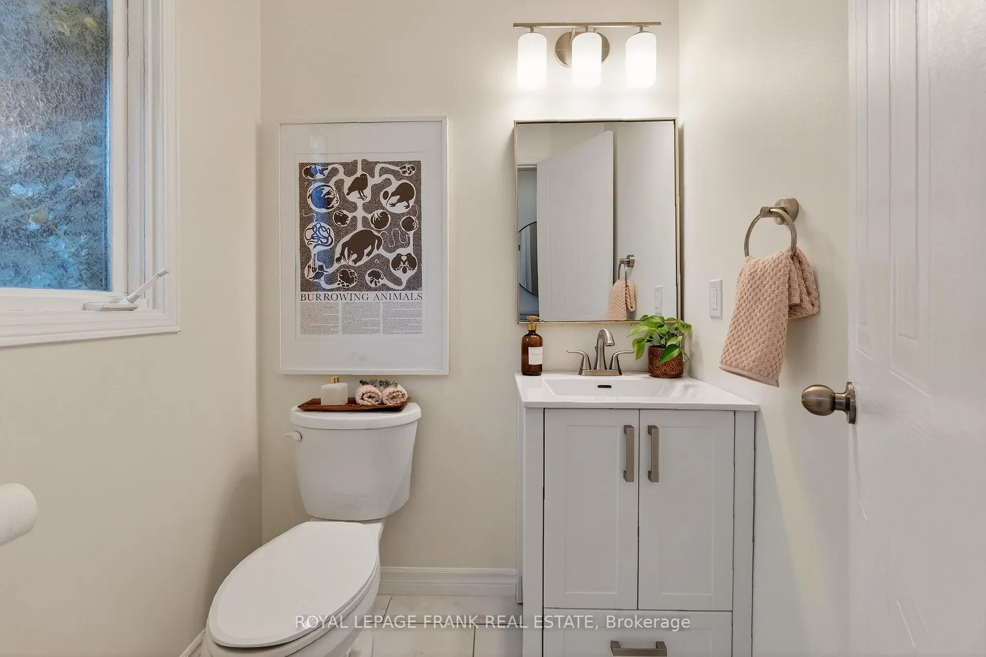 Photo 19 of 71 Galbraith Court, Clarington, Bowmanville — HOMEH