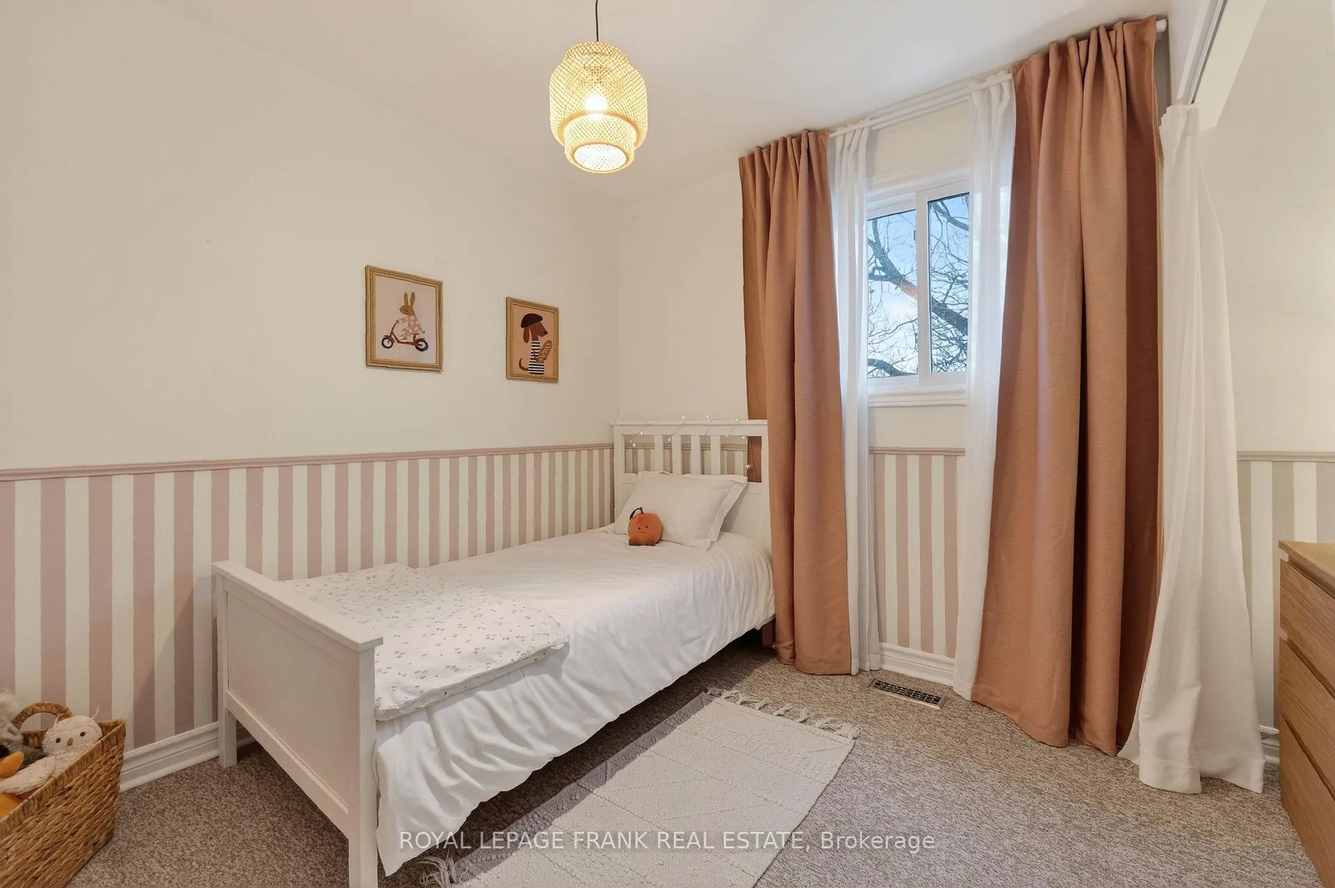 Photo 24 of 71 Galbraith Court, Clarington, Bowmanville — HOMEH