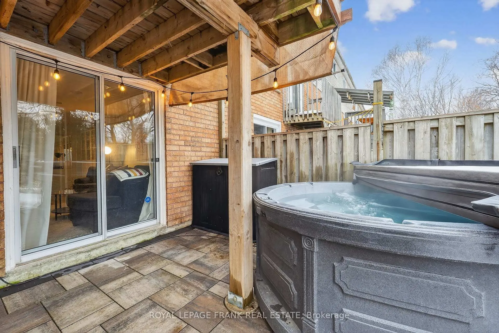 Photo 32 of 71 Galbraith Court, Clarington, Bowmanville — HOMEH