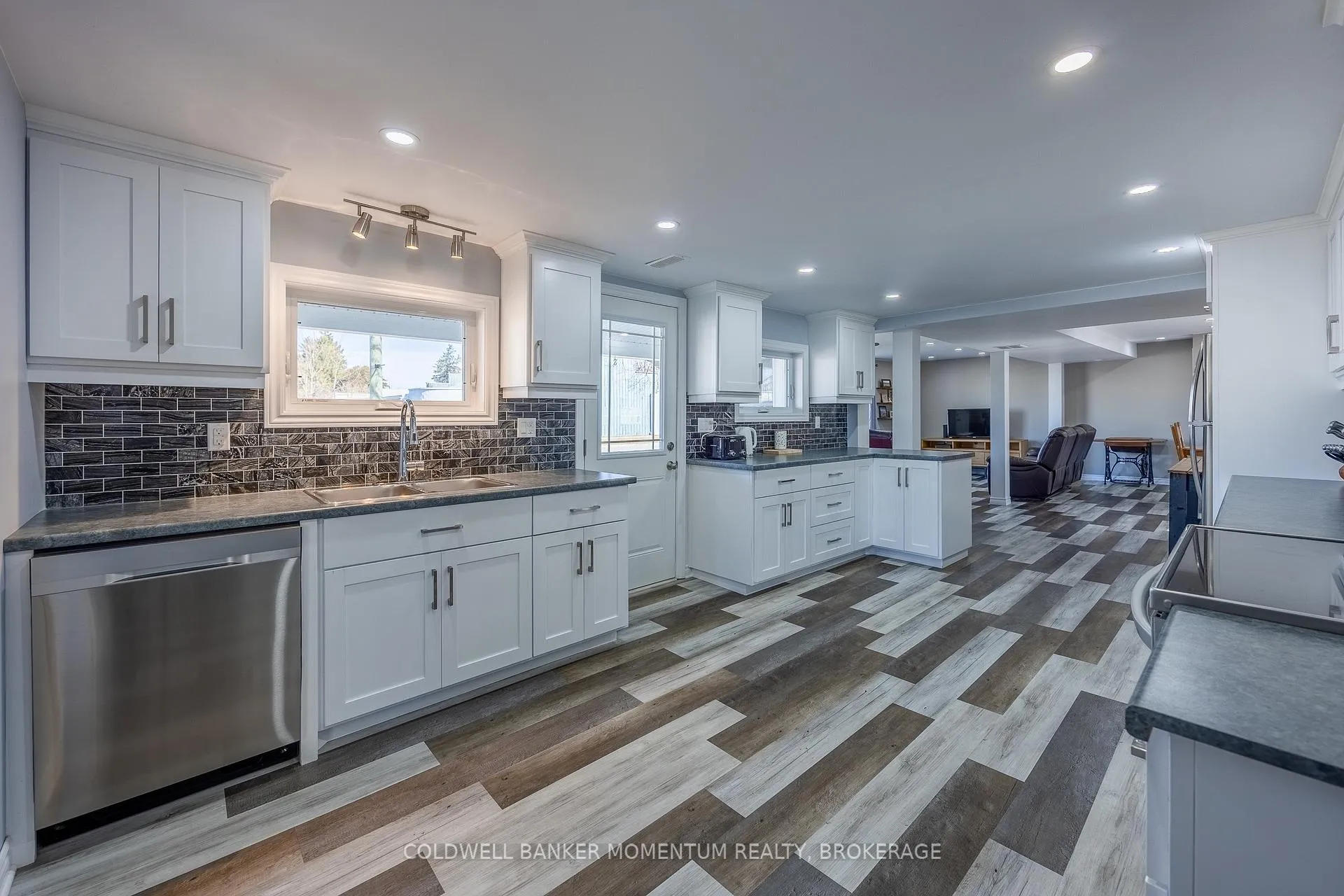 Photo 10 of 100 Queen Street E, Norfolk, St. Williams — HOMEH