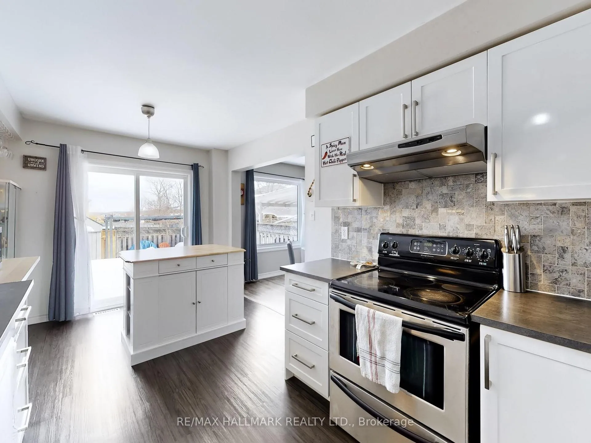 Photo 14 of 62 Crittenden Drive, Georgina, Keswick South — HOMEH