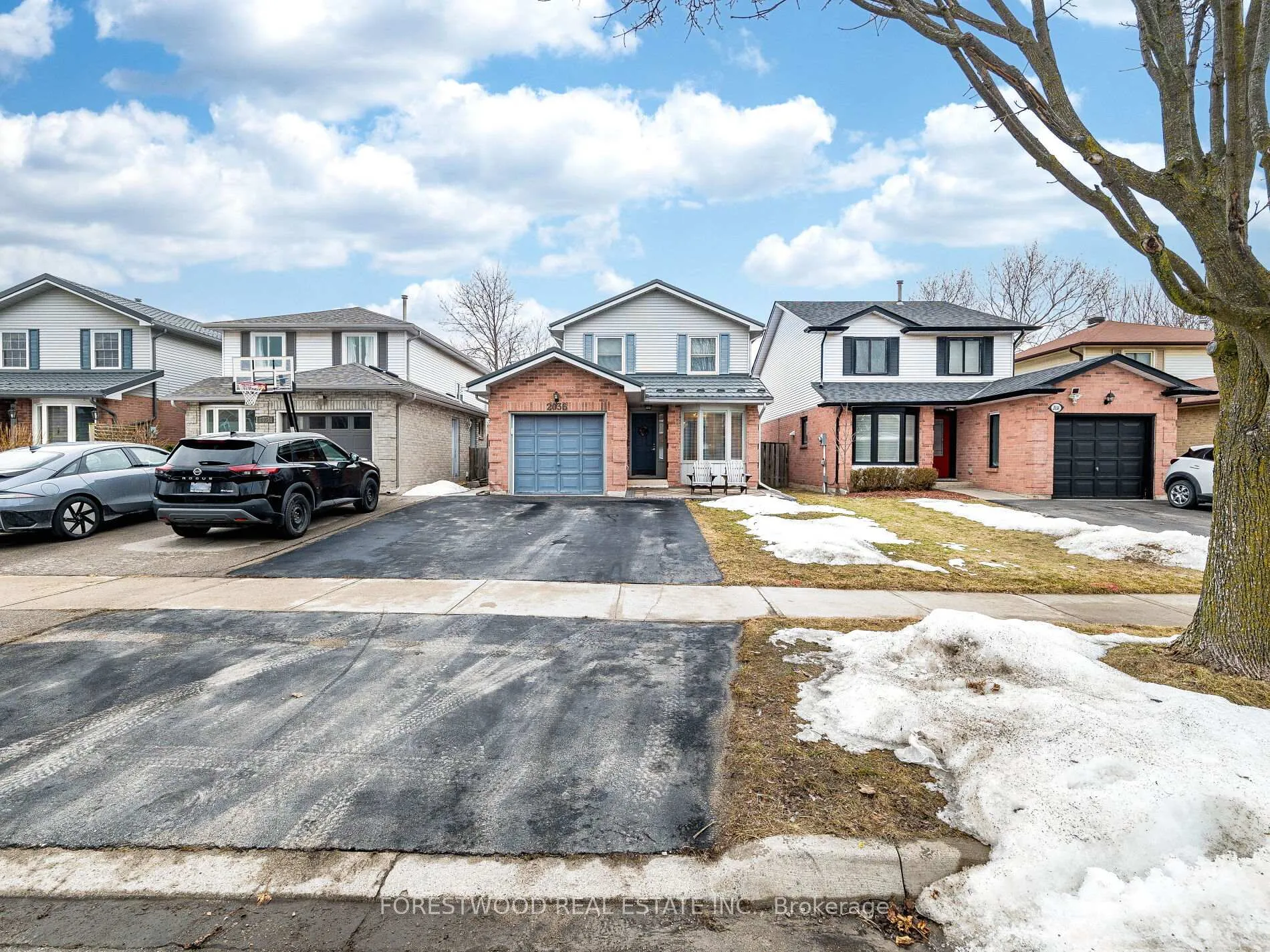 Photo 2 of 2036 Chrisdon Road, Burlington, Headon — HOMEH