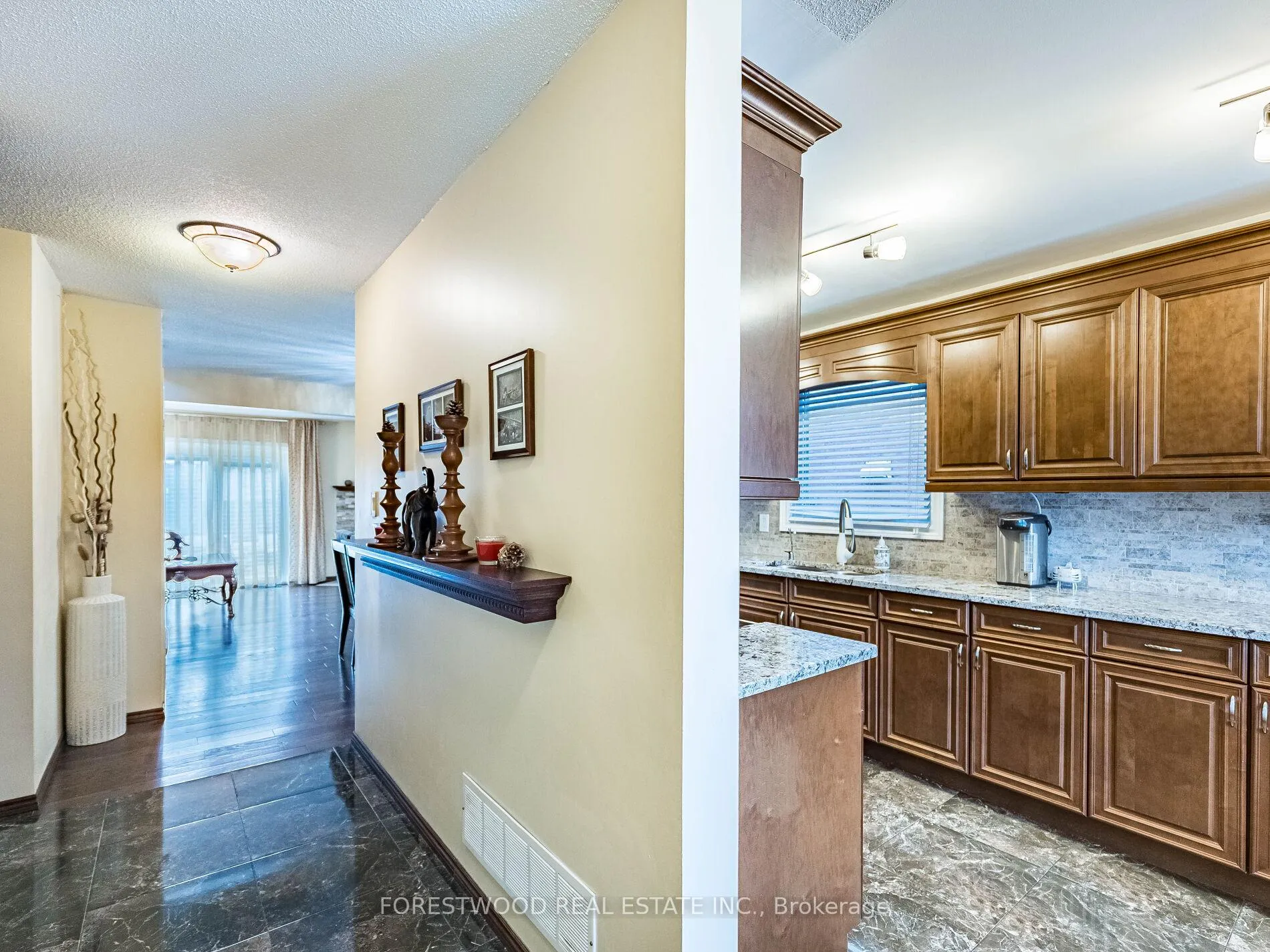 Photo 6 of 2036 Chrisdon Road, Burlington, Headon — HOMEH