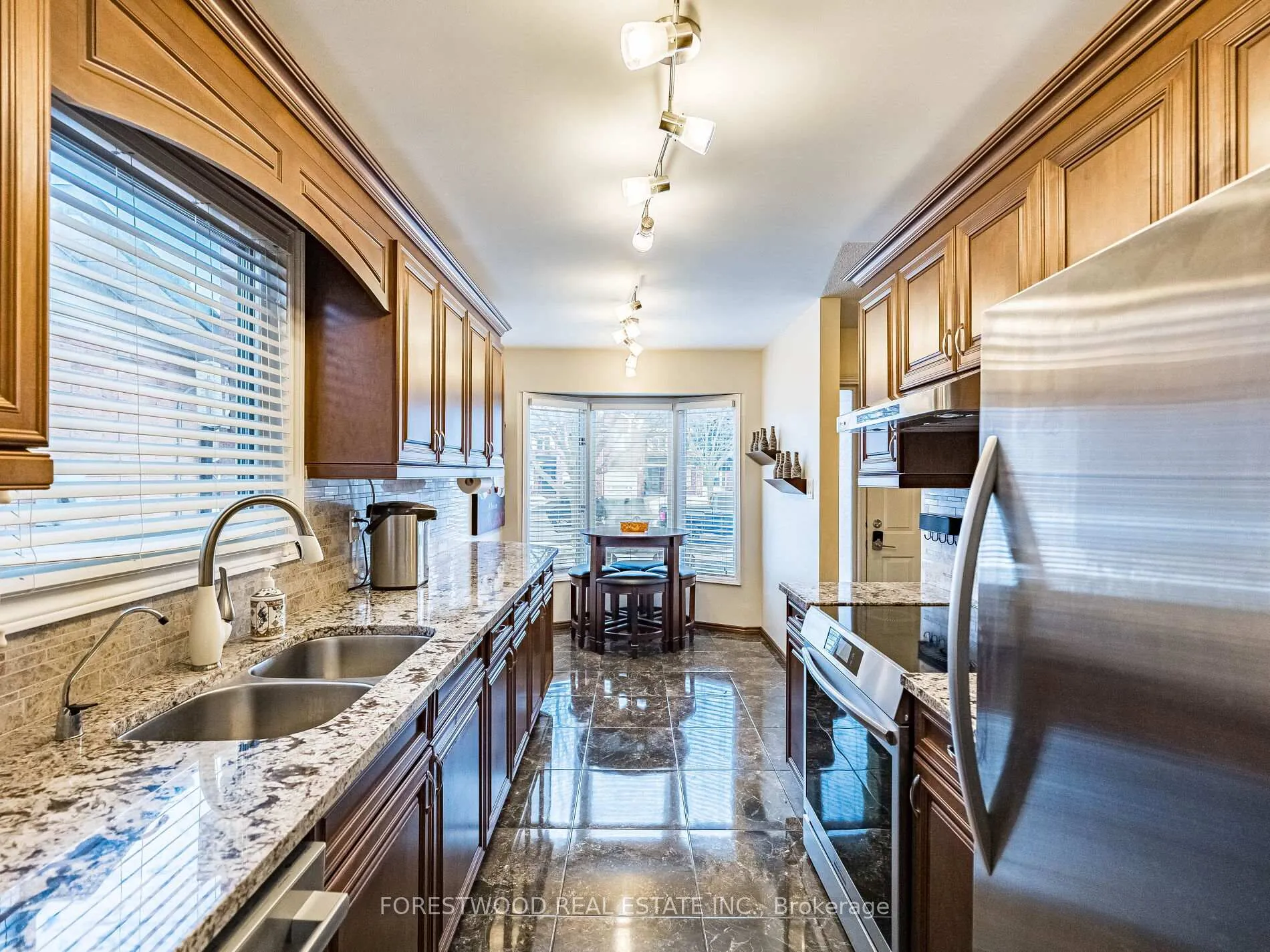 Photo 12 of 2036 Chrisdon Road, Burlington, Headon — HOMEH