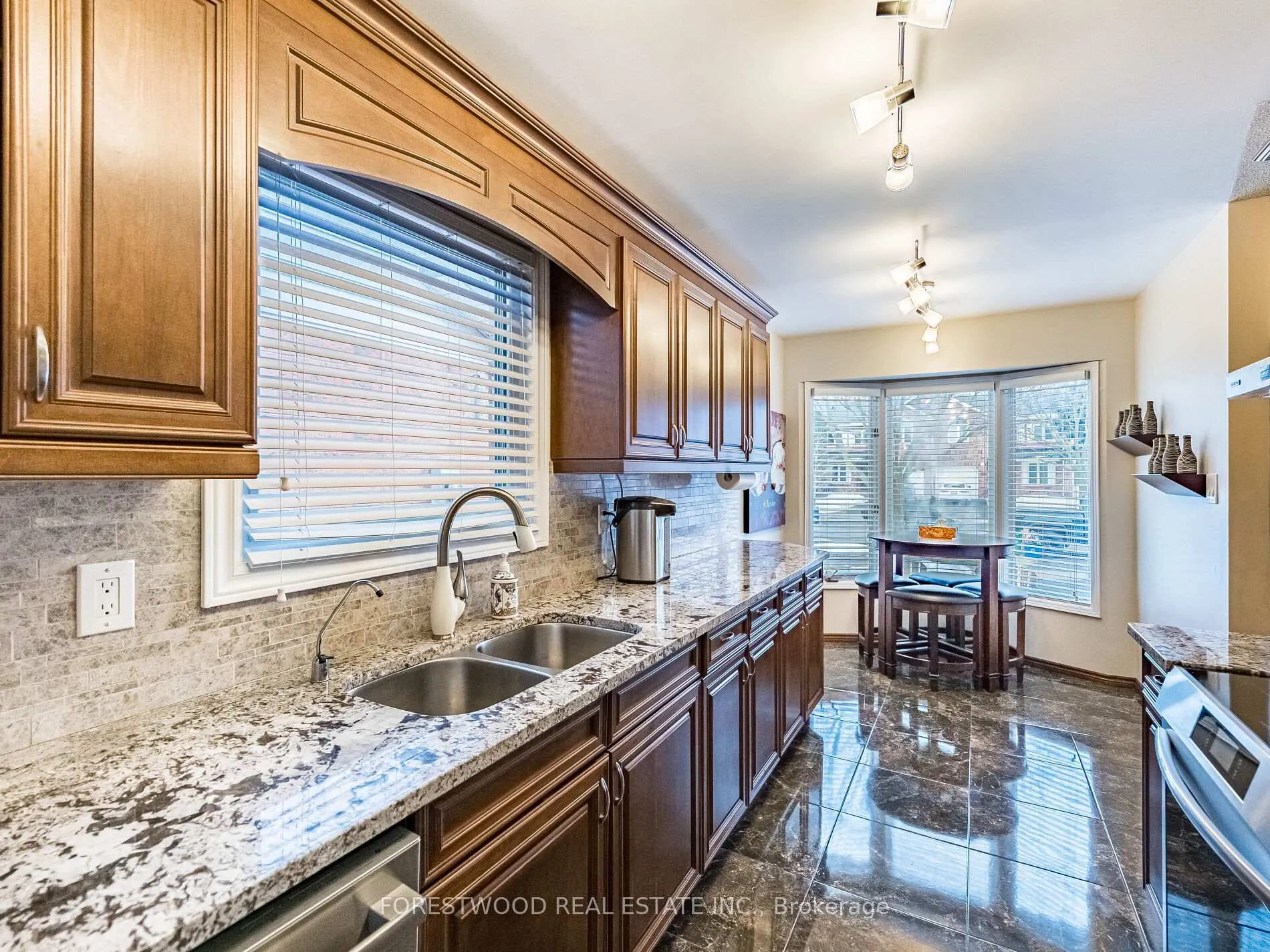 Photo 13 of 2036 Chrisdon Road, Burlington, Headon — HOMEH