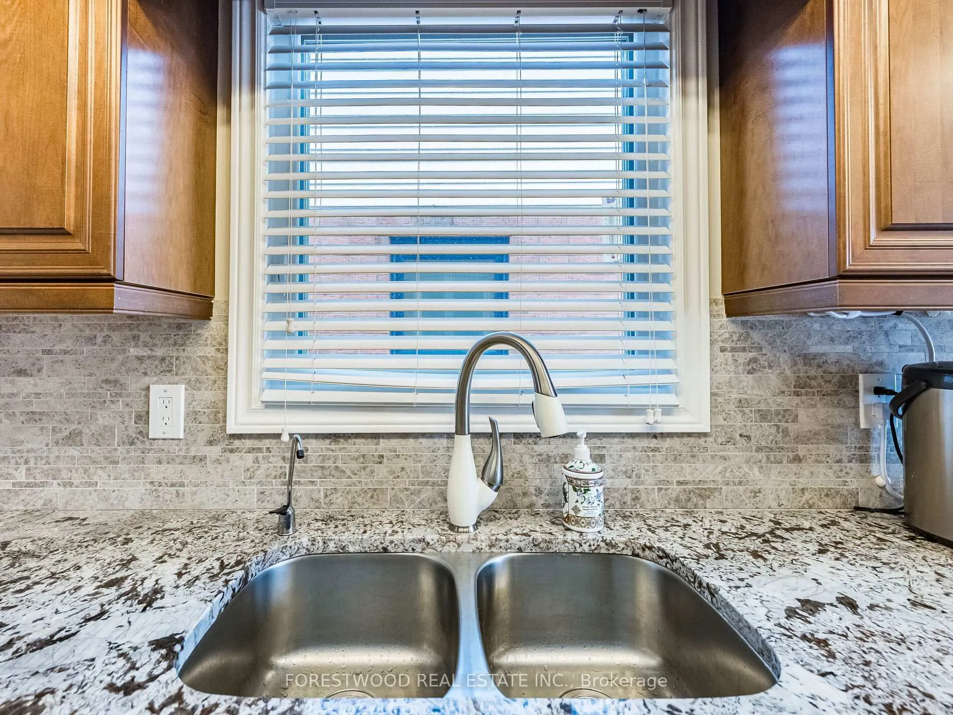 Photo 17 of 2036 Chrisdon Road, Burlington, Headon — HOMEH