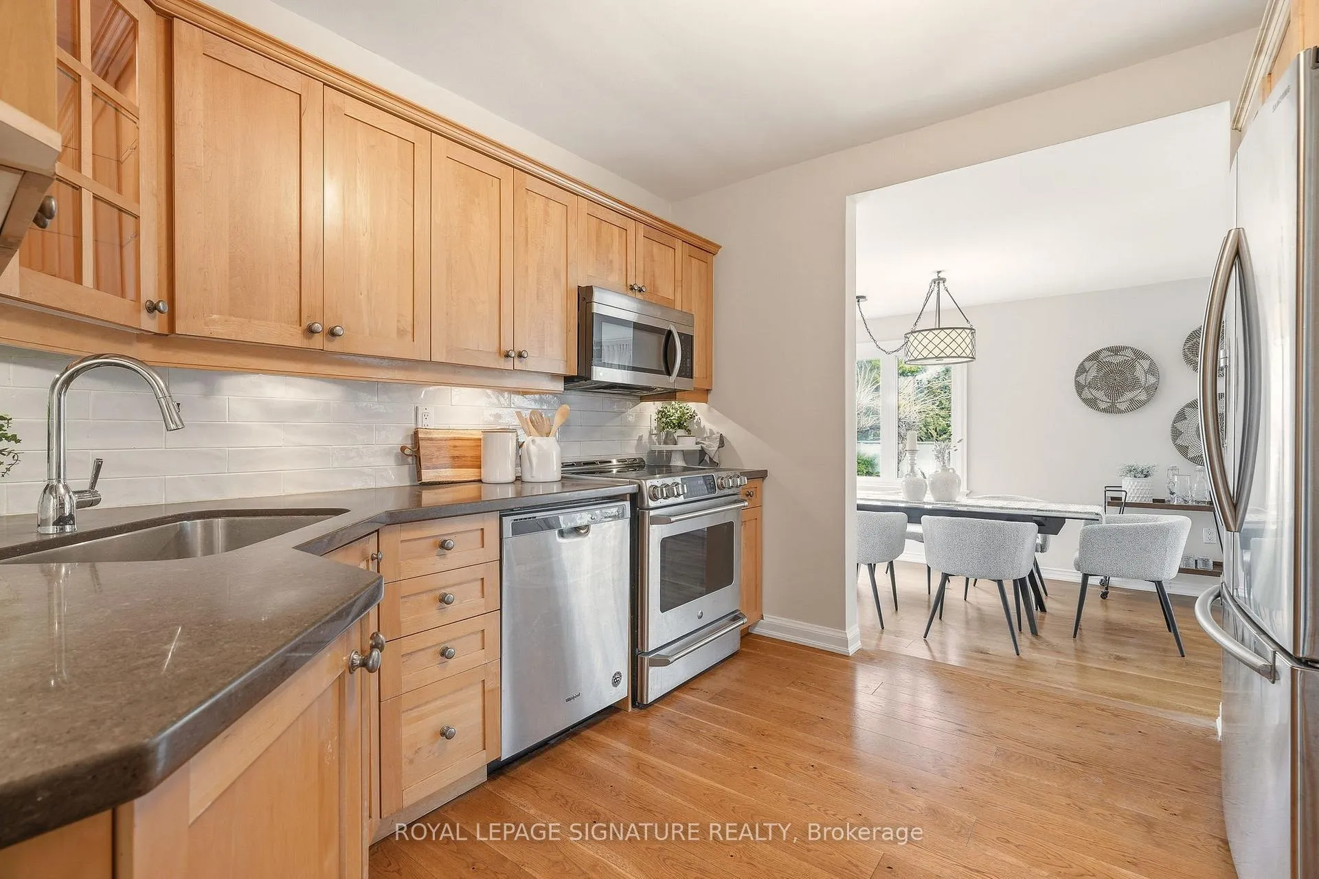 Photo 8 of 45 Crescent Road, Oakville, Central — HOMEH