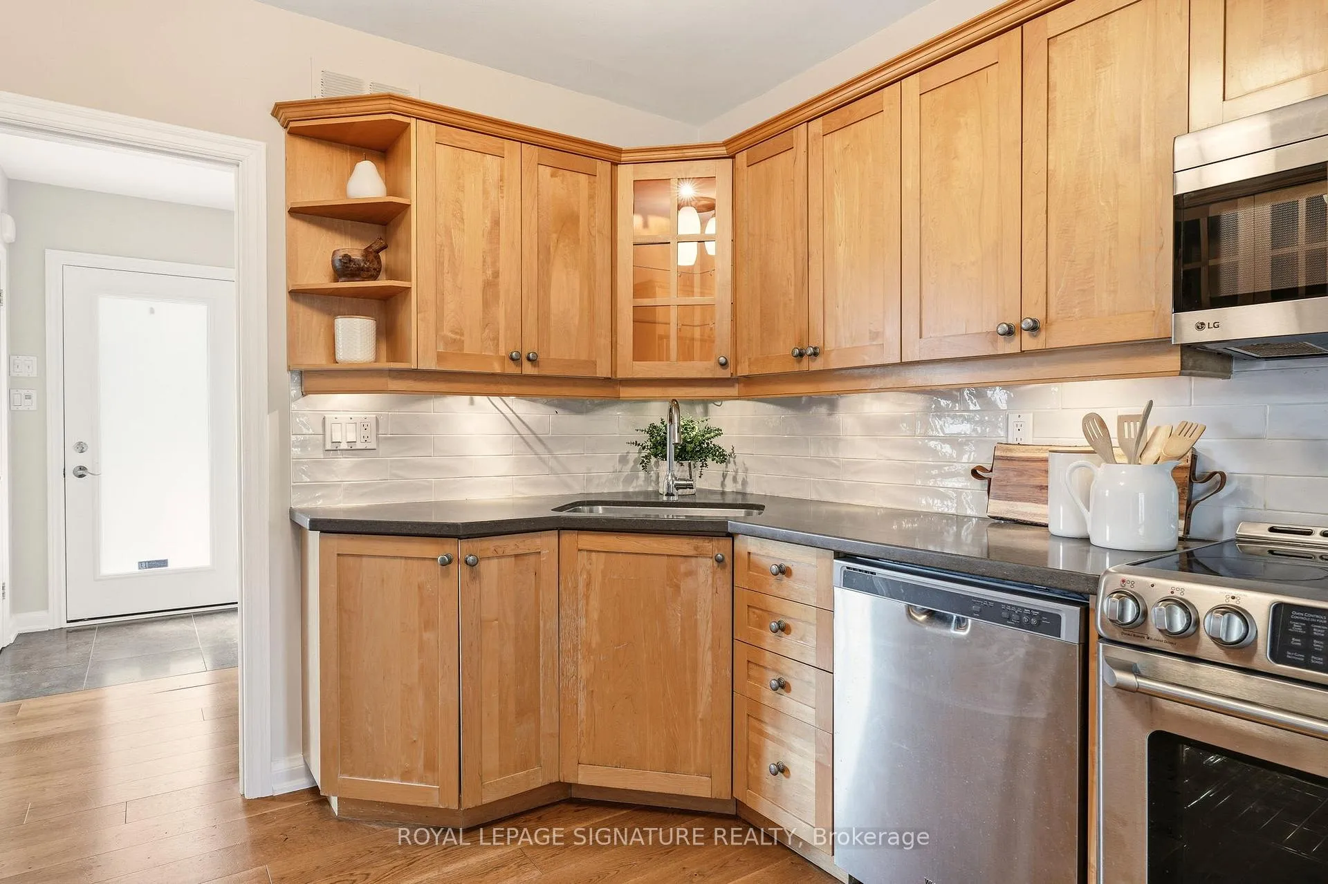 Photo 9 of 45 Crescent Road, Oakville, Central — HOMEH