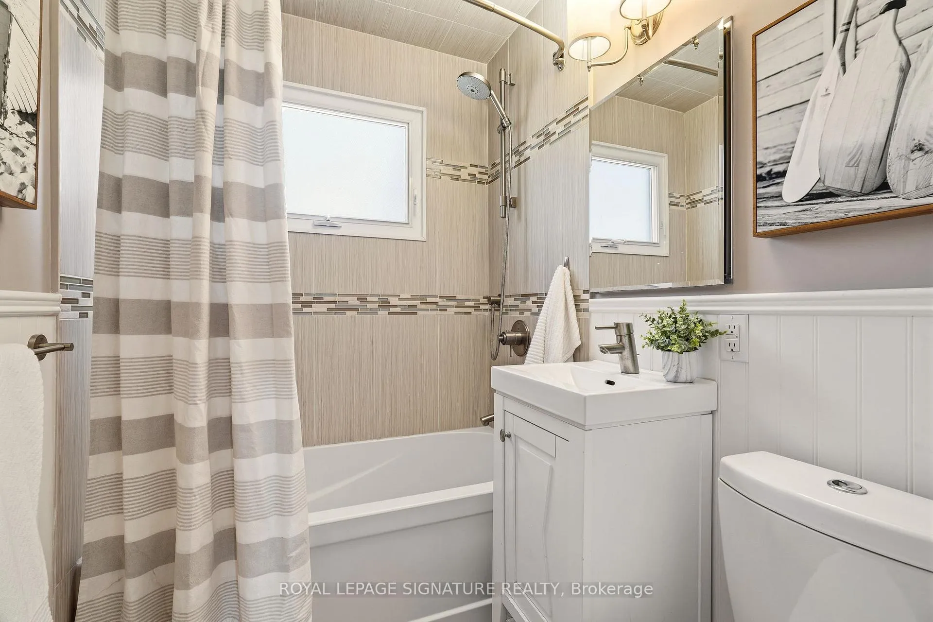 Photo 20 of 45 Crescent Road, Oakville, Central — HOMEH