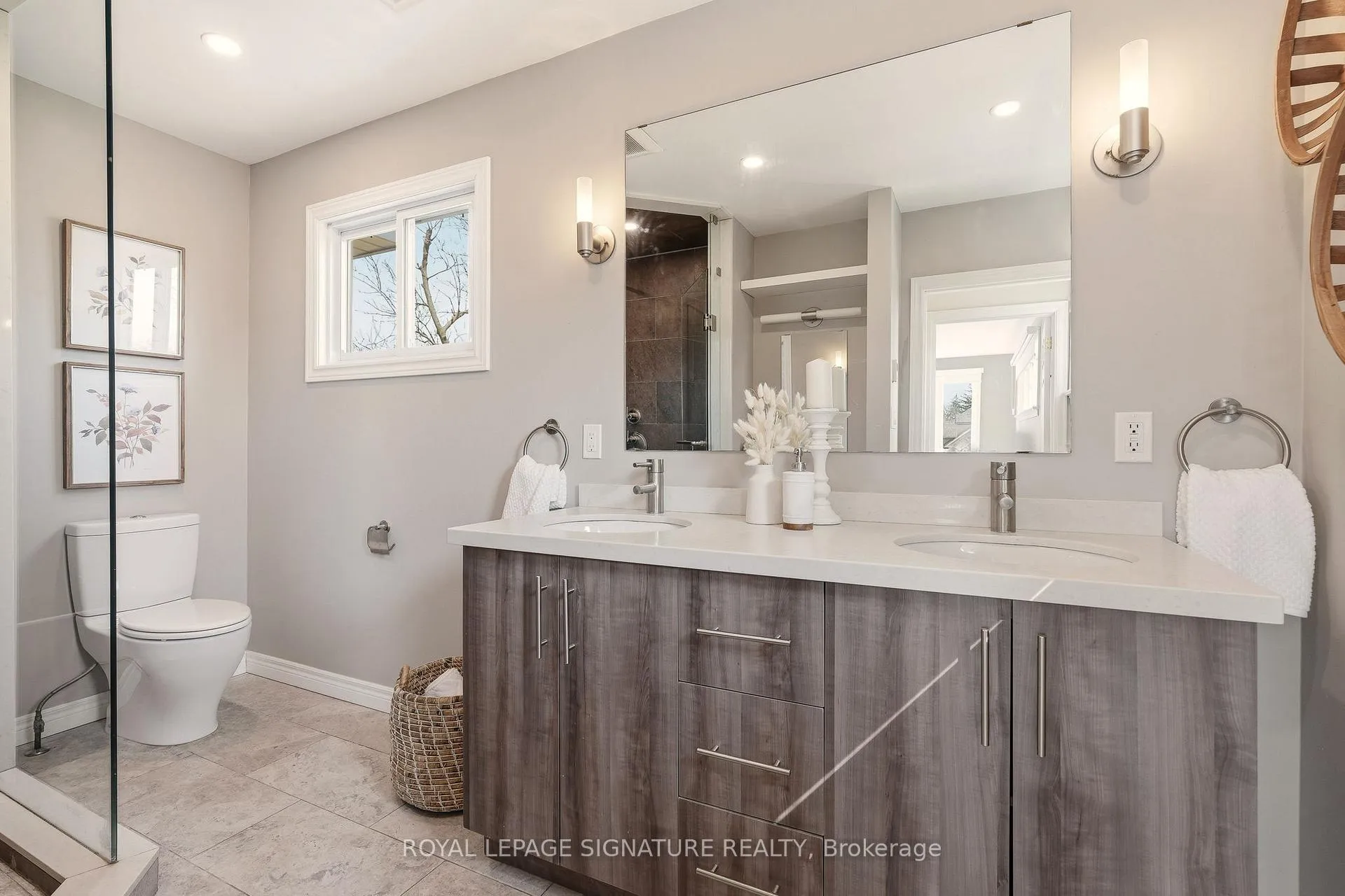 Photo 28 of 45 Crescent Road, Oakville, Central — HOMEH