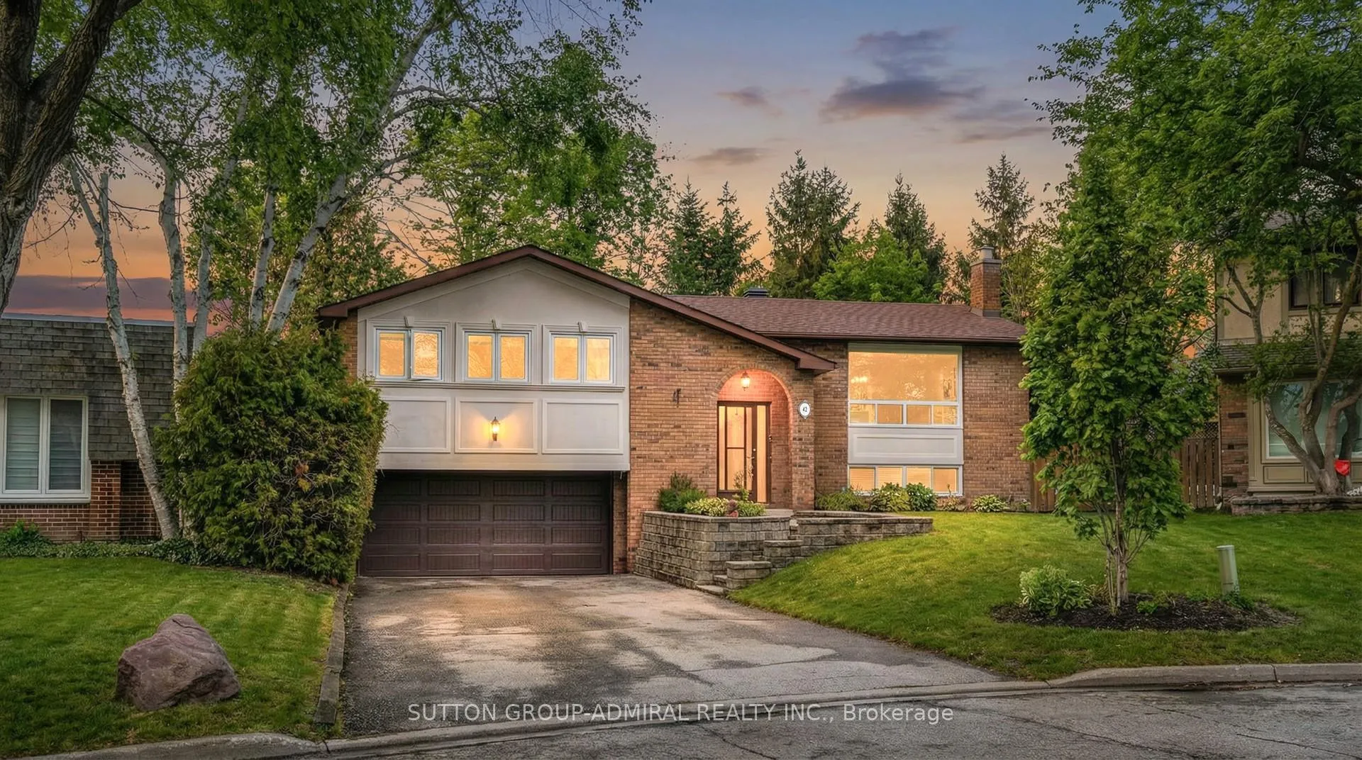 Photo 2 of 42 Jondan Crescent, Markham, Royal Orchard — HOMEH