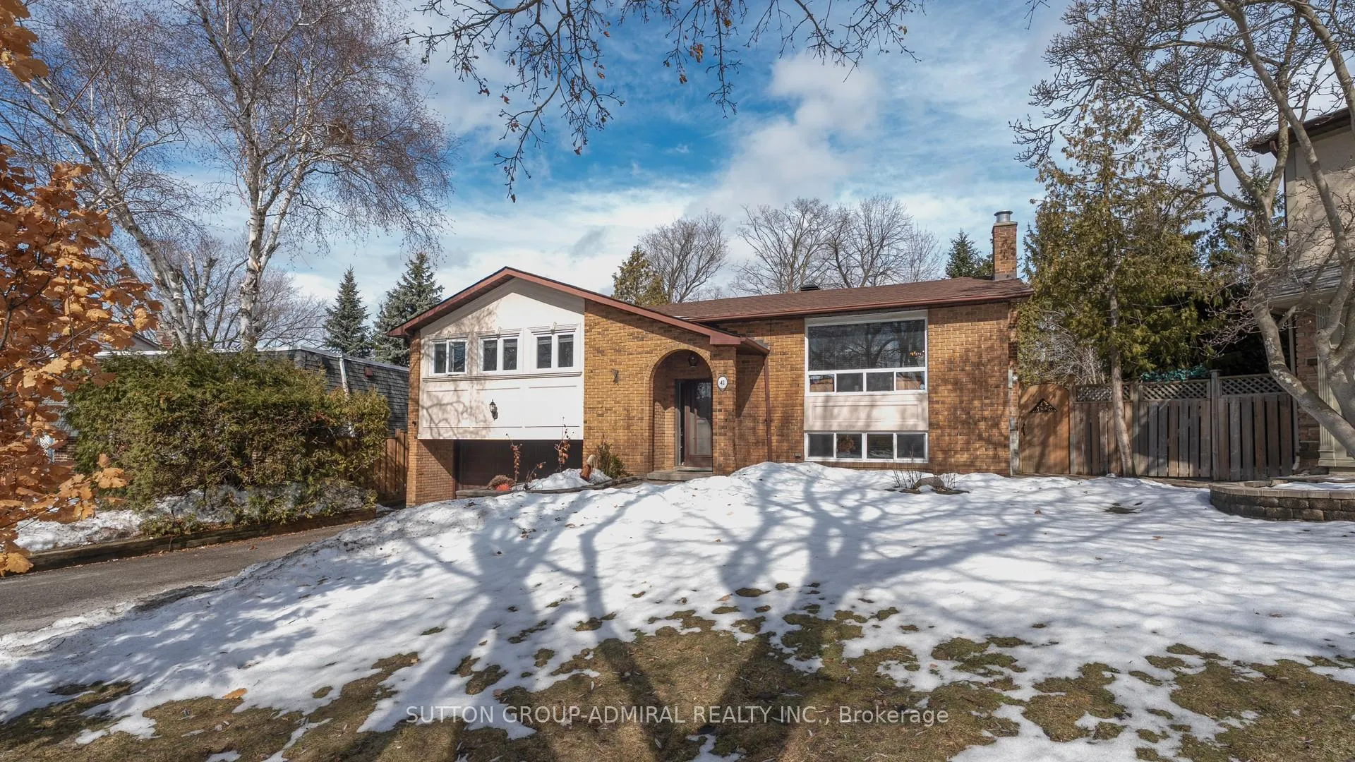 Photo 3 of 42 Jondan Crescent, Markham, Royal Orchard — HOMEH