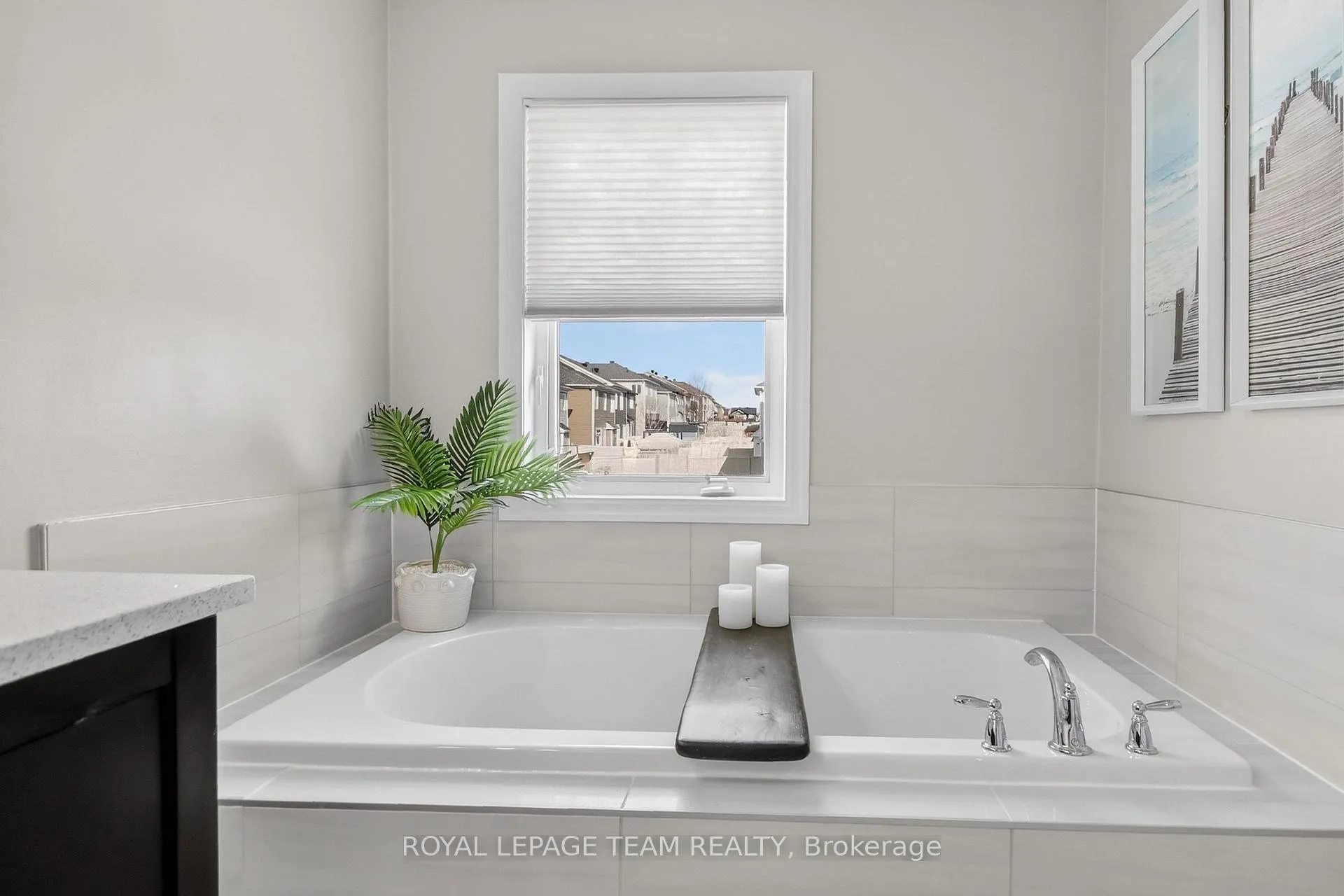 Photo 25 of 375 Meadowbreeze Drive, Ottawa, Kanata - Emerald Meadows/Trailwest — HOMEH