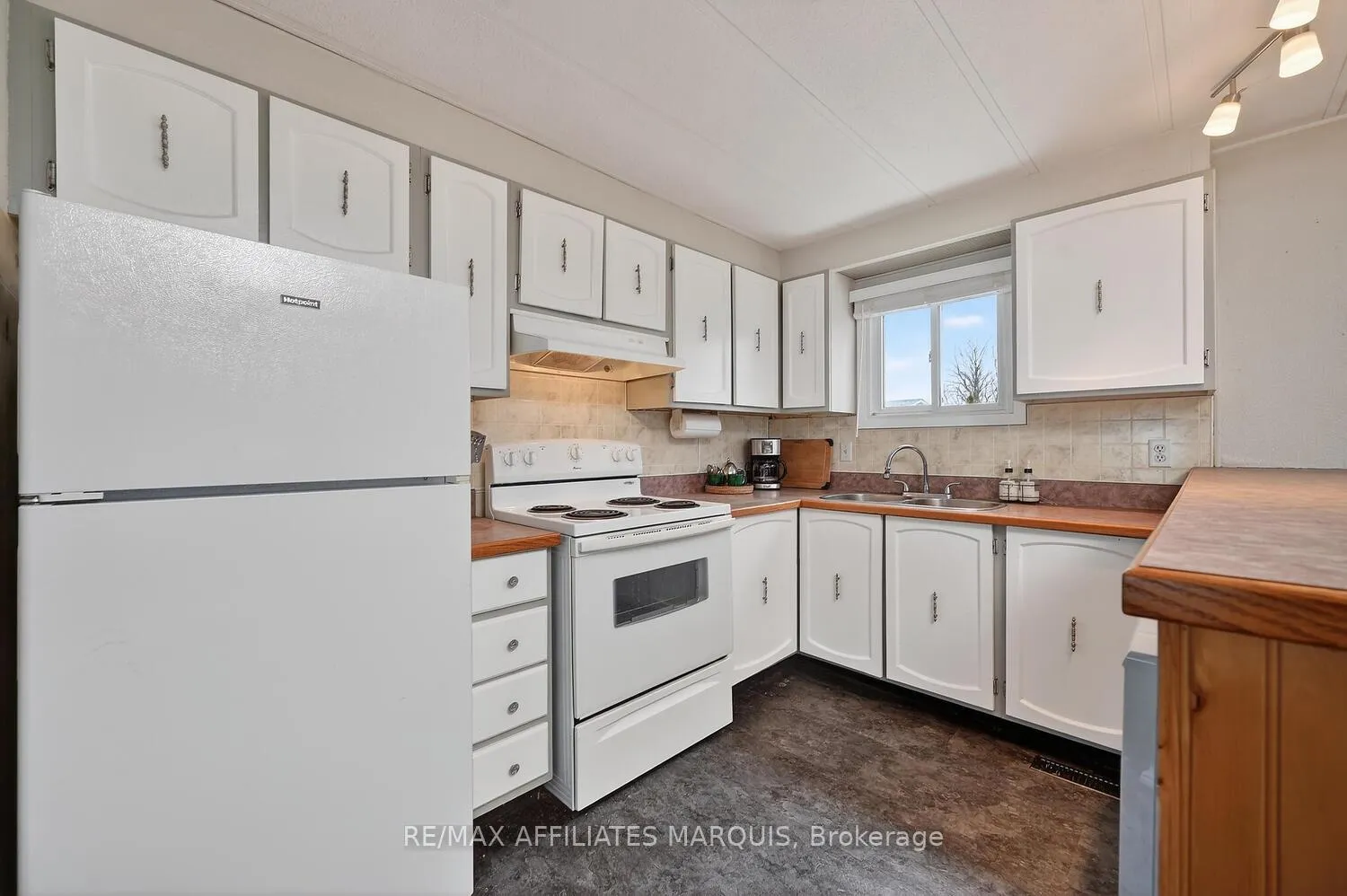 Photo 12 of 8 Saddle Avenue, Rideau Lakes, Rideau Lakes (South Elmsley) Twp — HOMEH