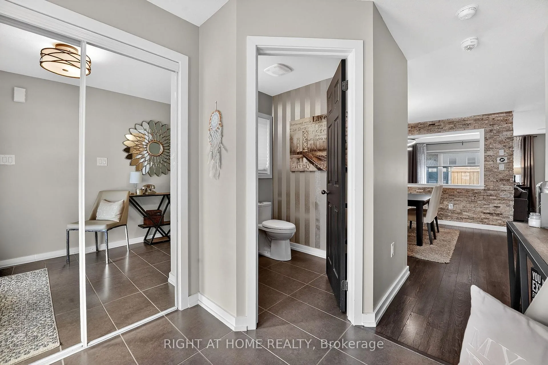 Photo 5 of 7860 Butternut Boulevard, Niagara Falls, Brown — HOMEH