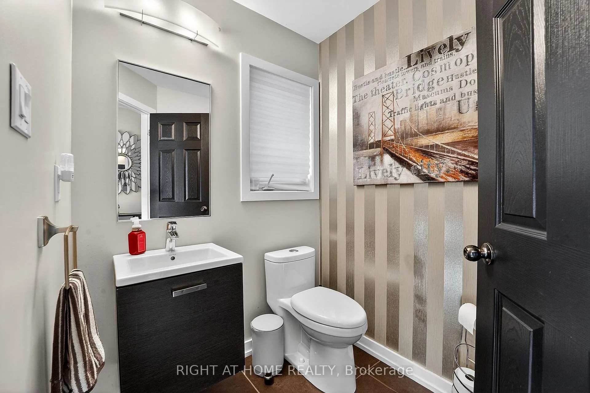 Photo 6 of 7860 Butternut Boulevard, Niagara Falls, Brown — HOMEH