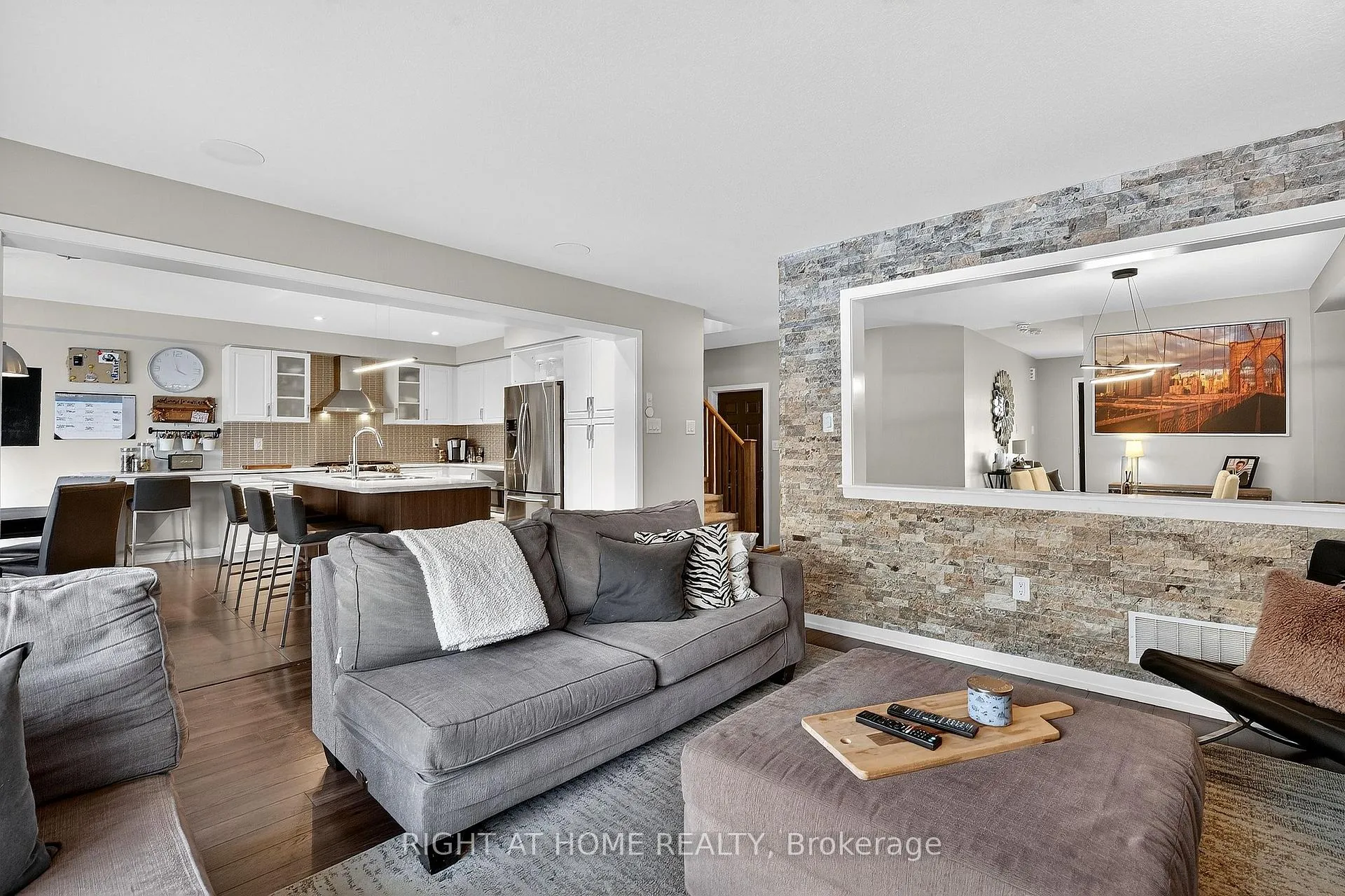 Photo 12 of 7860 Butternut Boulevard, Niagara Falls, Brown — HOMEH