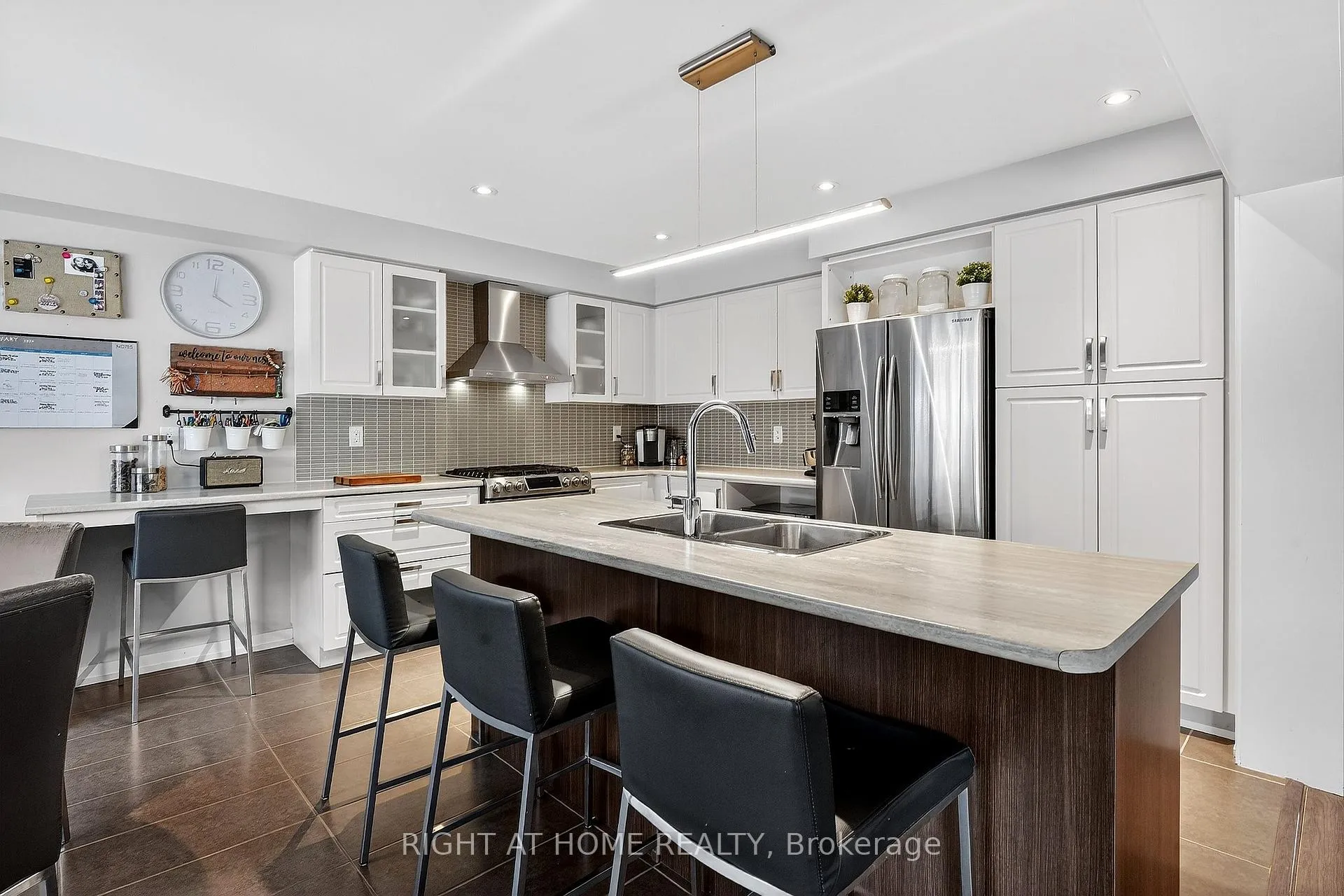 Photo 18 of 7860 Butternut Boulevard, Niagara Falls, Brown — HOMEH