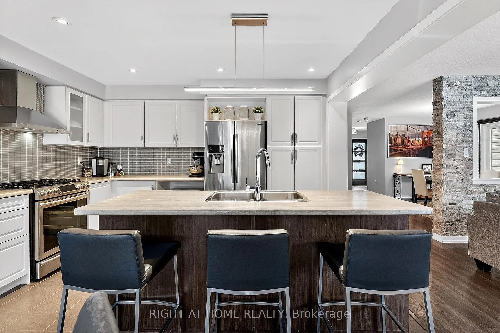 Photo 19 of 7860 Butternut Boulevard, Niagara Falls, Brown — HOMEH