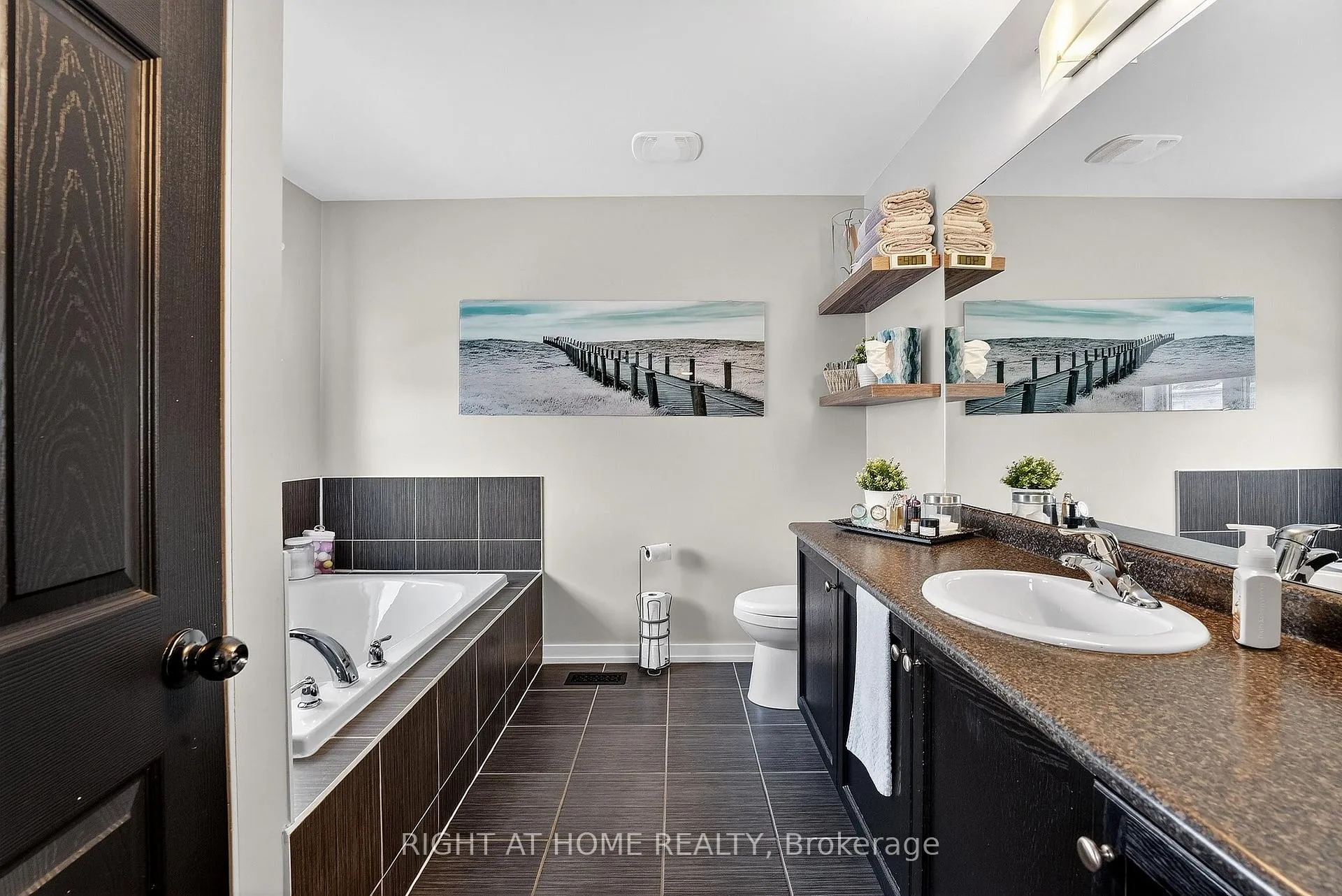 Photo 32 of 7860 Butternut Boulevard, Niagara Falls, Brown — HOMEH