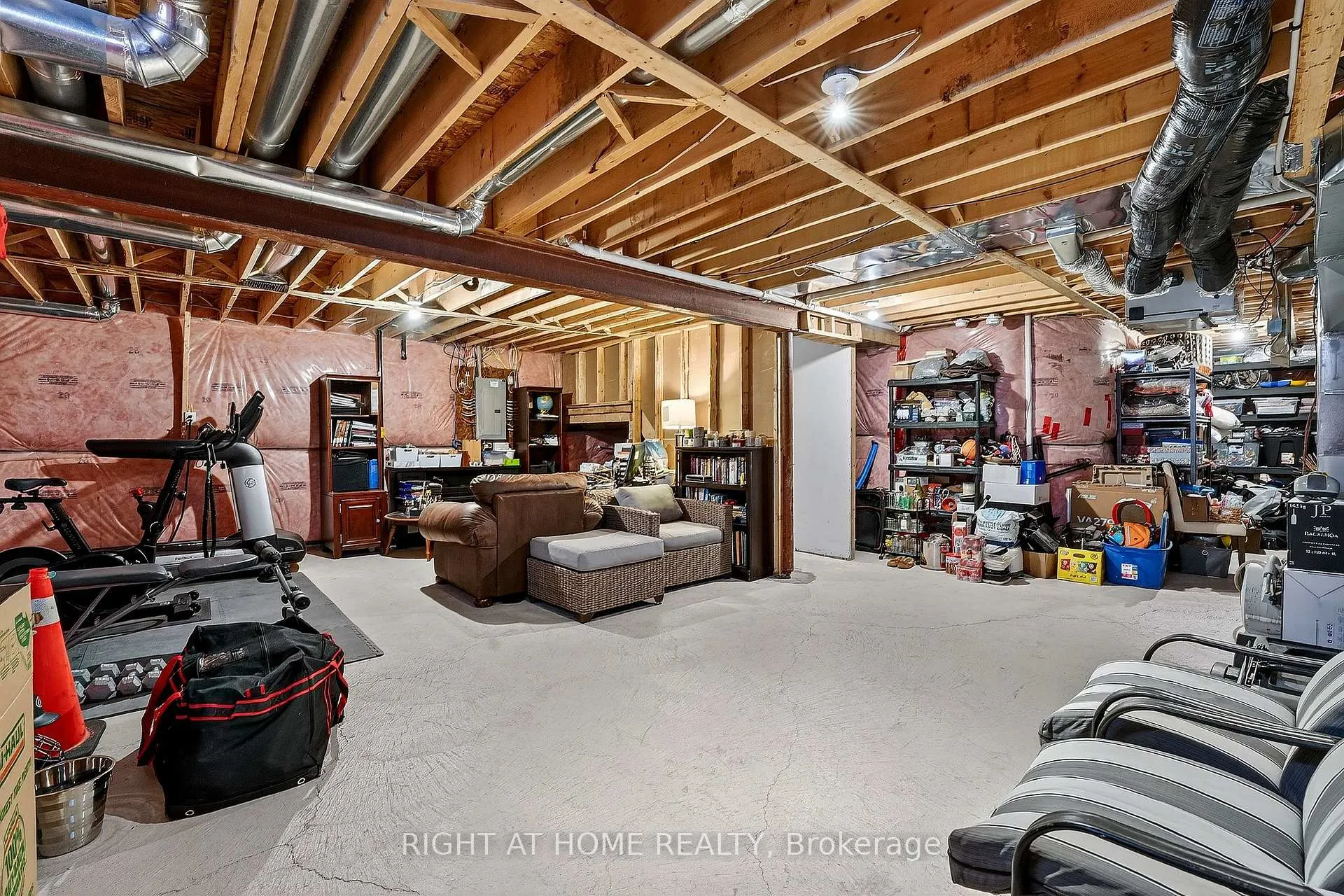 Photo 35 of 7860 Butternut Boulevard, Niagara Falls, Brown — HOMEH