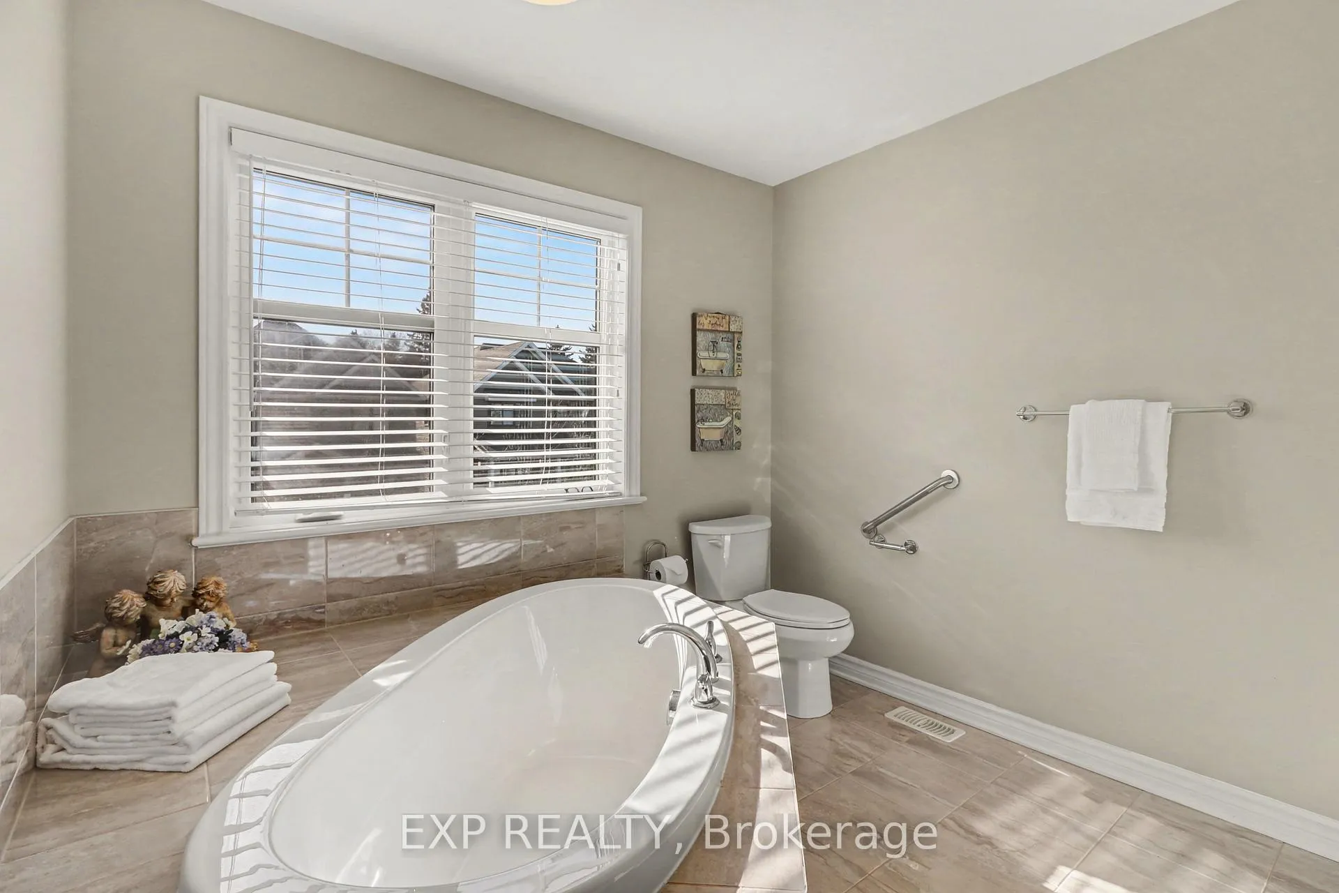 Photo 19 of 182 Helen Rapp Way, Ottawa, Blossom Park/Kemp Park/Findlay Creek — HOMEH