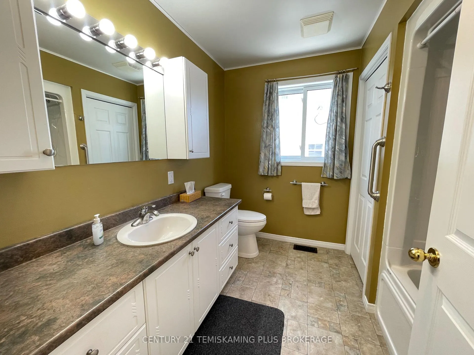 Photo 18 of 99 Pine Street W, Temiskaming Shores, New Liskeard — HOMEH