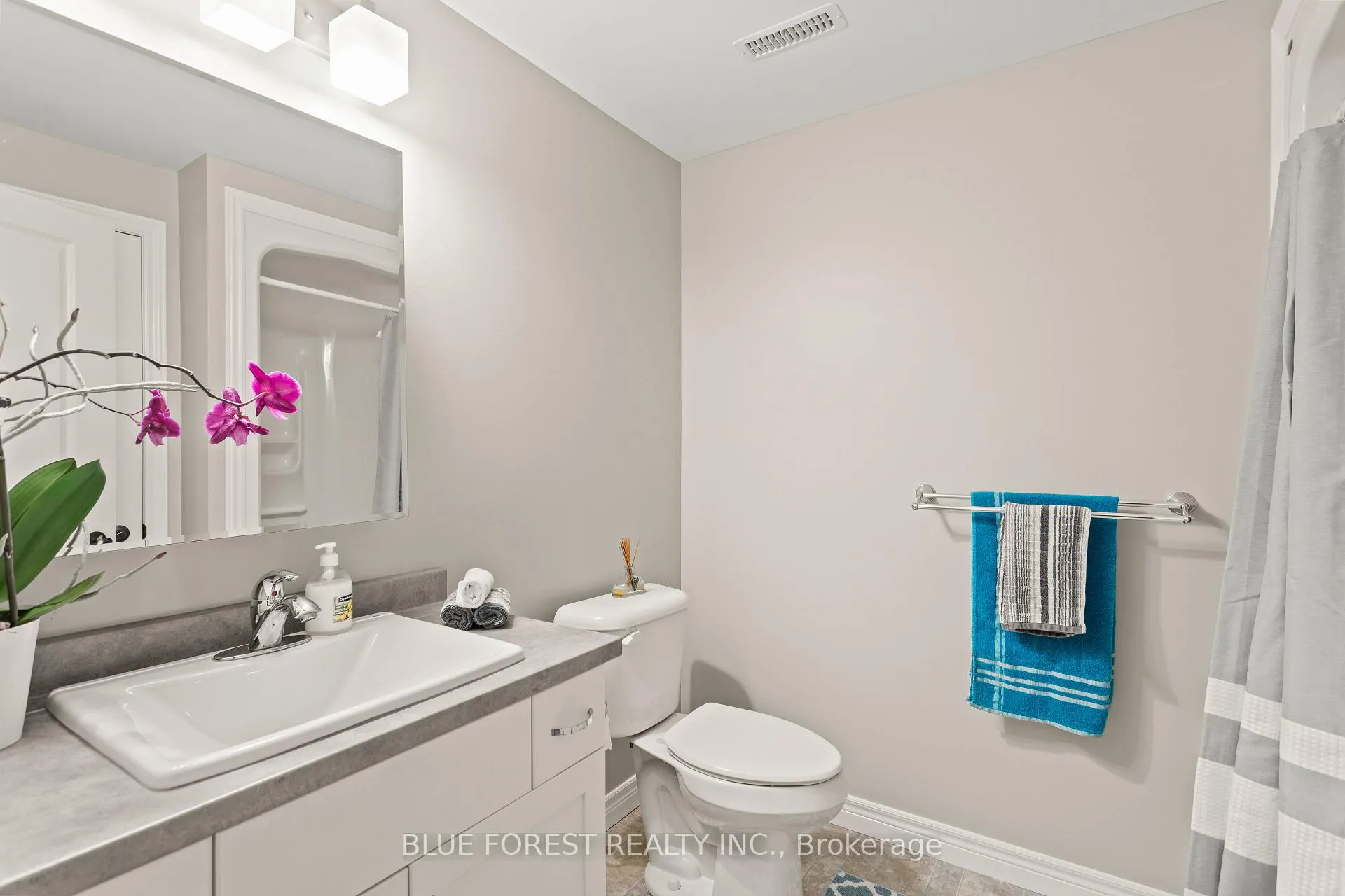 Photo 13 of 42 Hickory Lane, St. Thomas — HOMEH