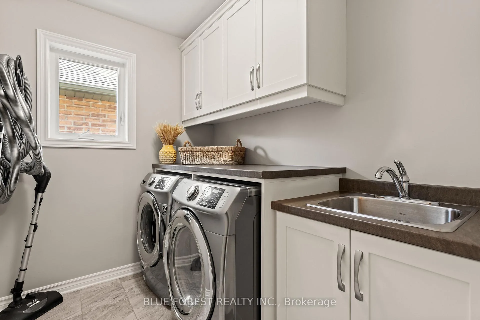 Photo 16 of 42 Hickory Lane, St. Thomas — HOMEH