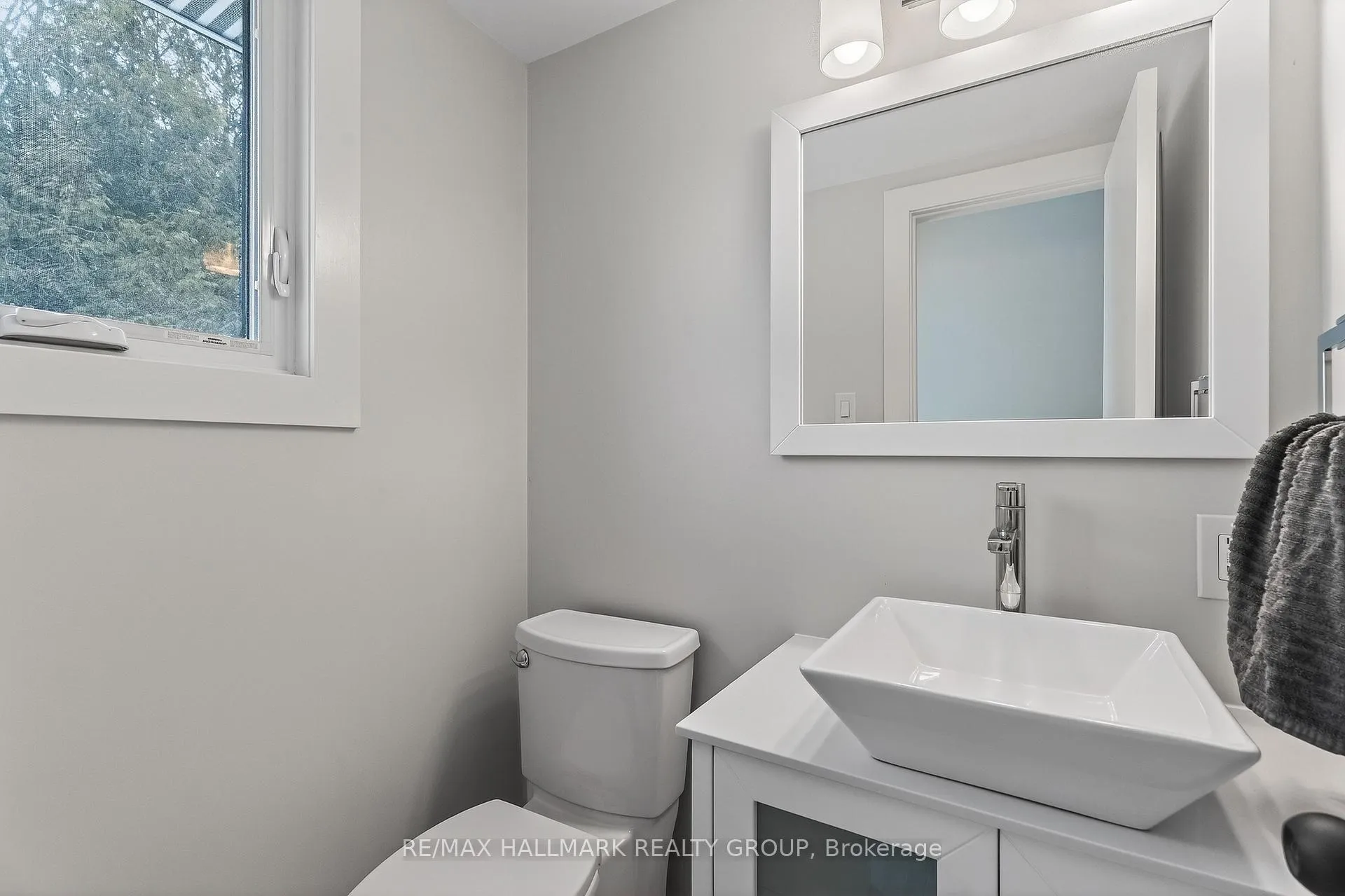 Photo 6 of 27 King Street, Ottawa, Richmond — HOMEH