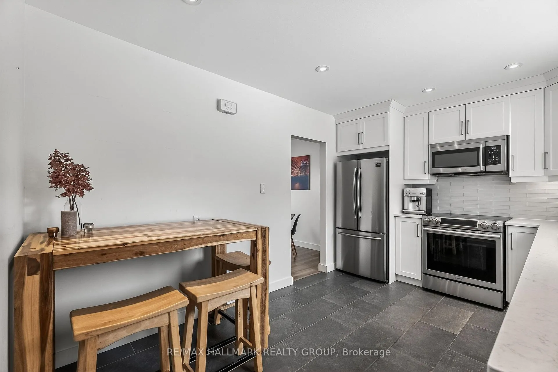 Photo 18 of 27 King Street, Ottawa, Richmond — HOMEH