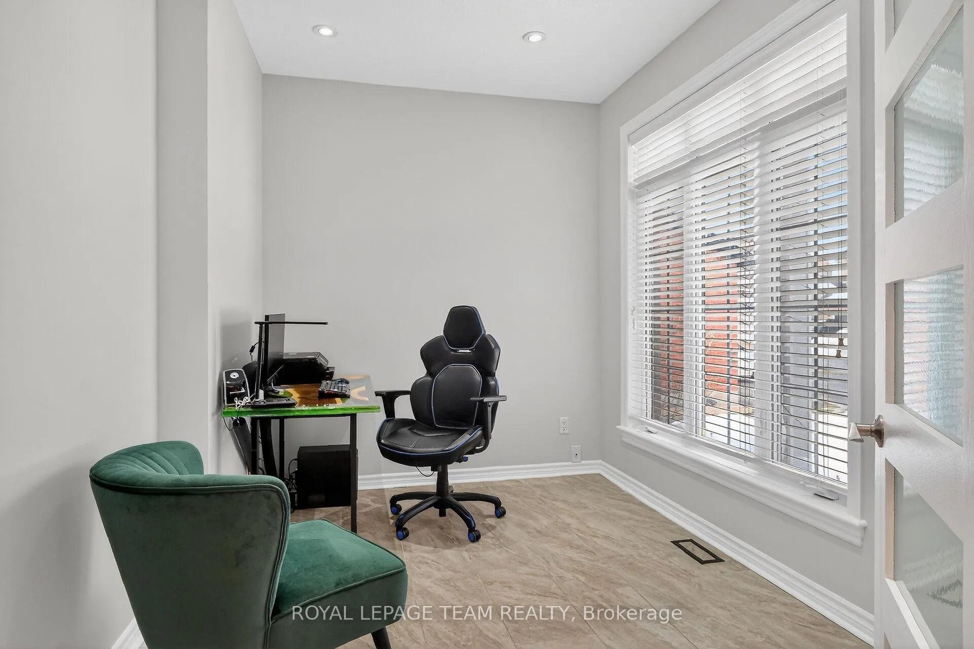 Photo 3 of 68 Polo Lane, Ottawa, Kanata - Emerald Meadows/Trailwest — HOMEH
