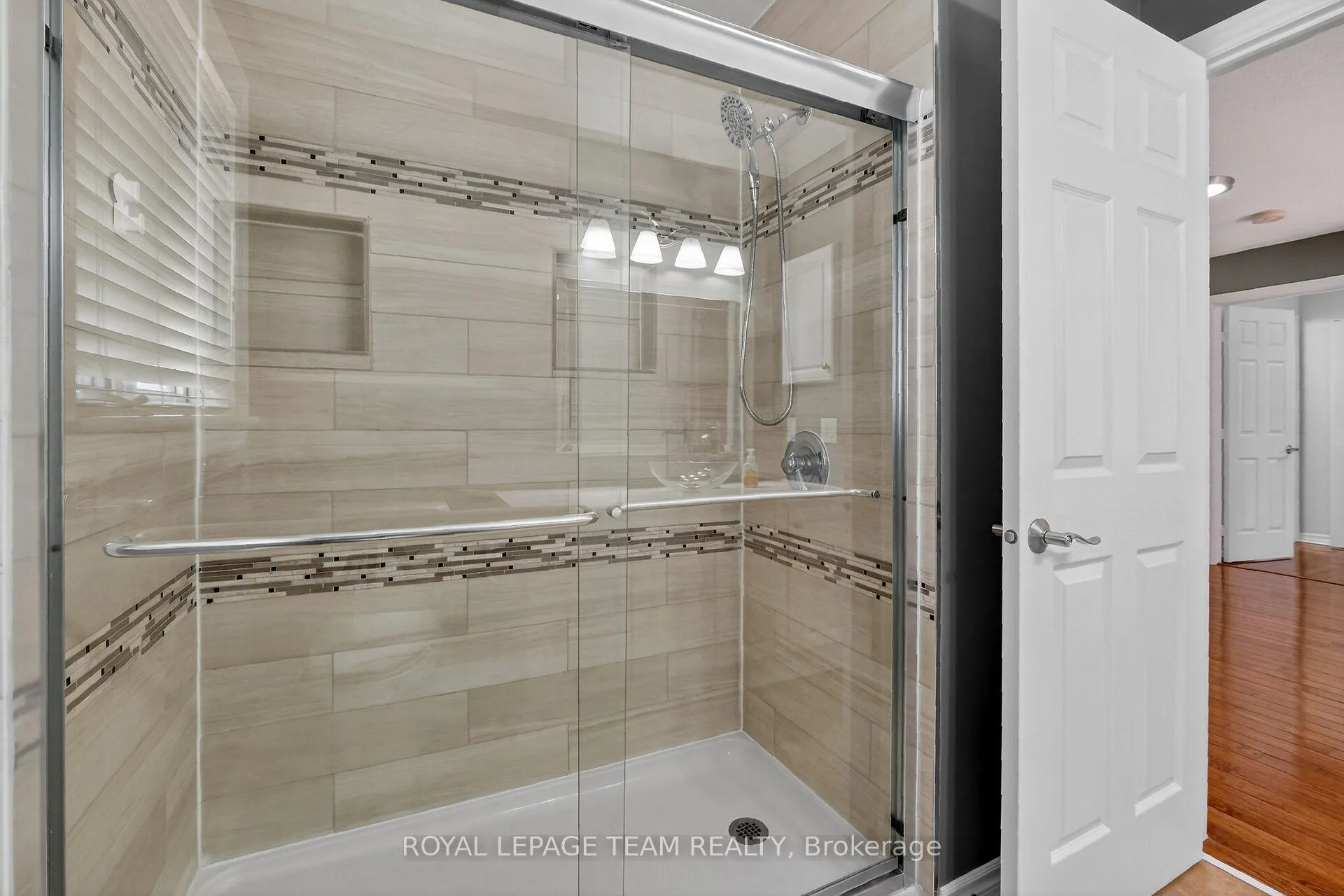 Photo 23 of 68 Polo Lane, Ottawa, Kanata - Emerald Meadows/Trailwest — HOMEH
