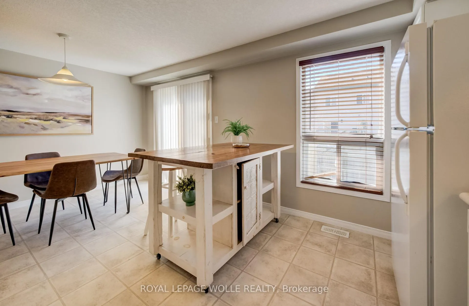 Photo 12 of 23 Madeleine Street, Kitchener, Huron Park — HOMEH