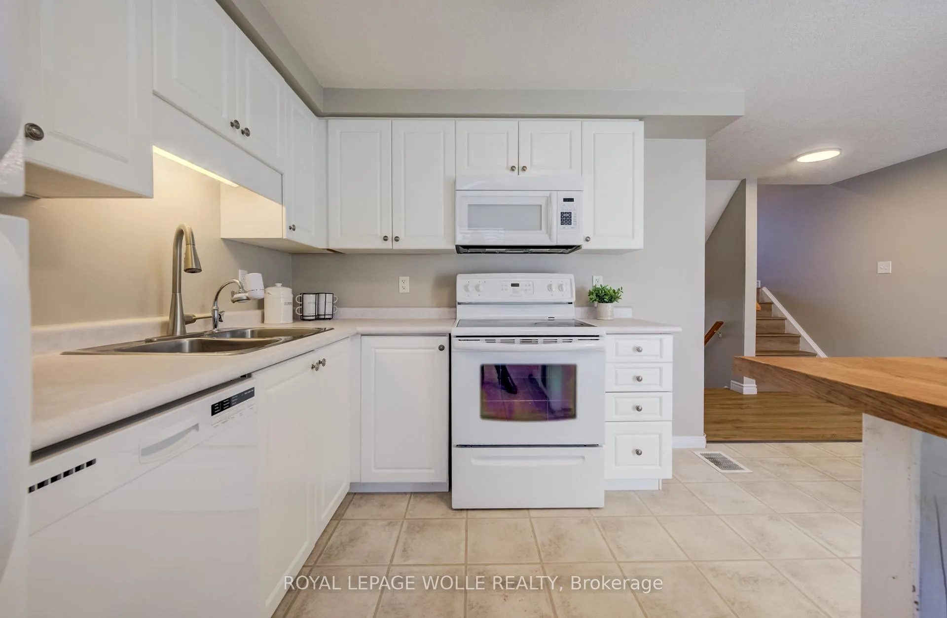 Photo 13 of 23 Madeleine Street, Kitchener, Huron Park — HOMEH