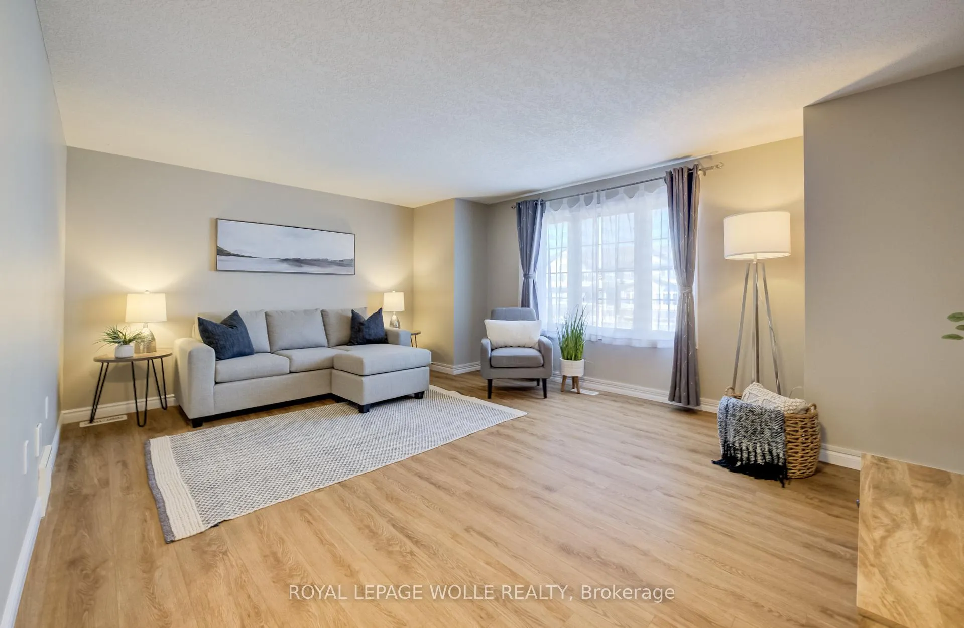 Photo 17 of 23 Madeleine Street, Kitchener, Huron Park — HOMEH