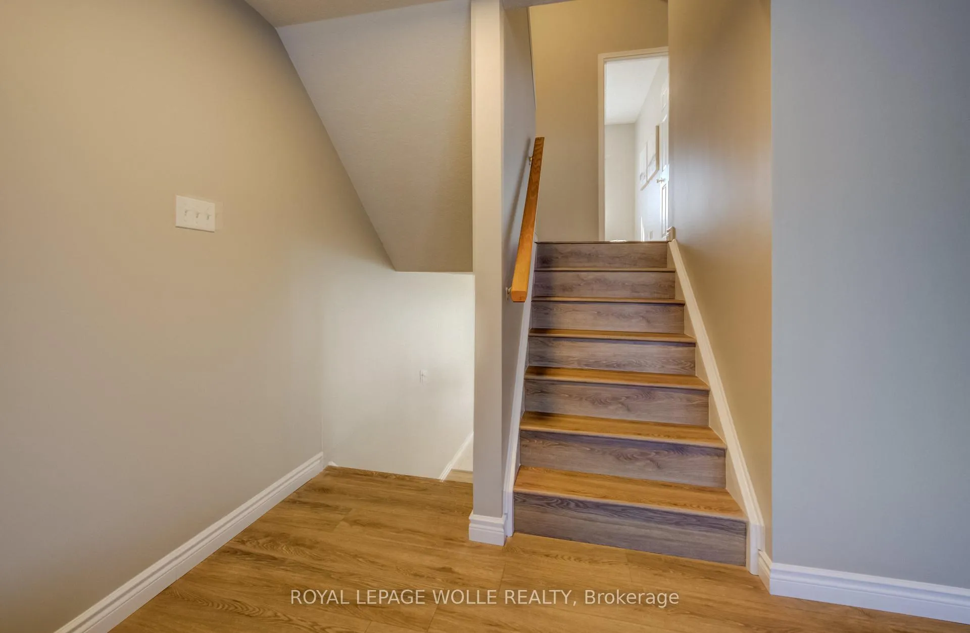 Photo 20 of 23 Madeleine Street, Kitchener, Huron Park — HOMEH