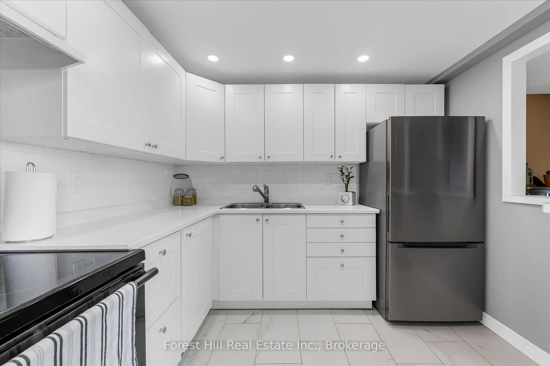 Photo 9 of Unit 502, 20 Speers Road, Oakville, Central — HOMEH