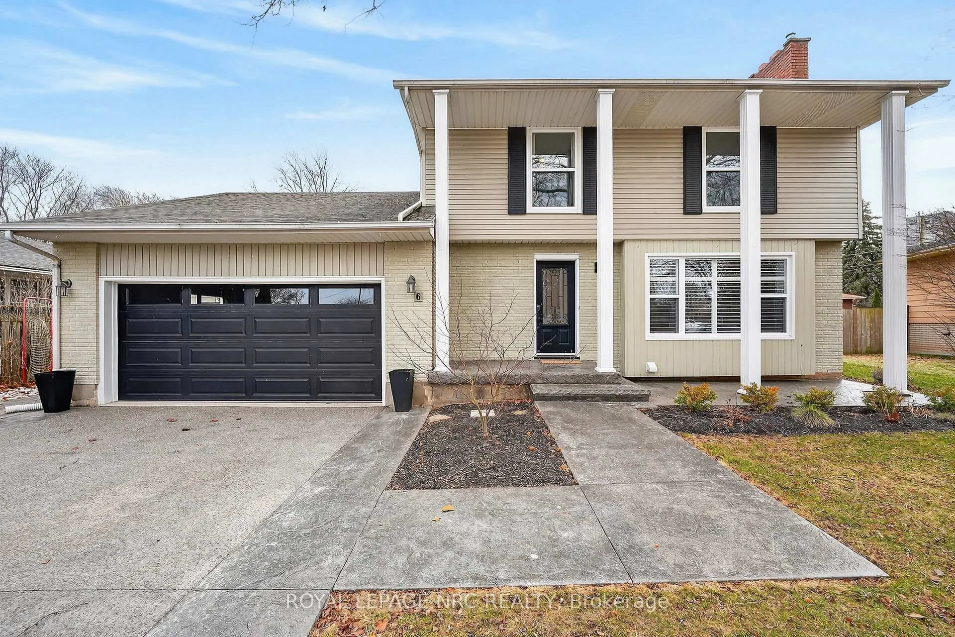 Photo 3 of 6 Erinbrook Crescent, St. Catharines, Glendale/Glenridge — HOMEH