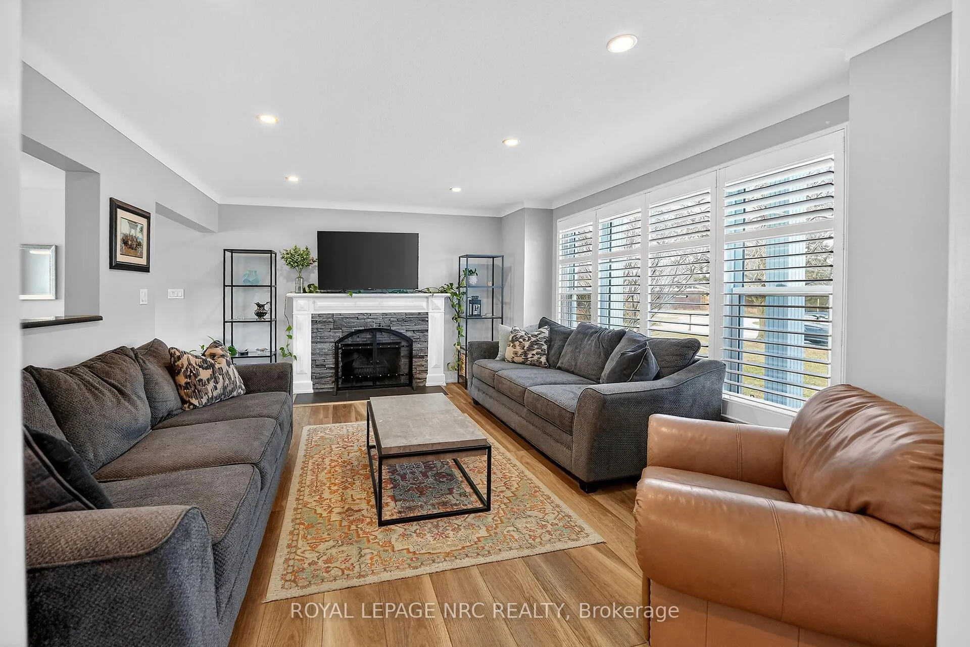 Photo 5 of 6 Erinbrook Crescent, St. Catharines, Glendale/Glenridge — HOMEH