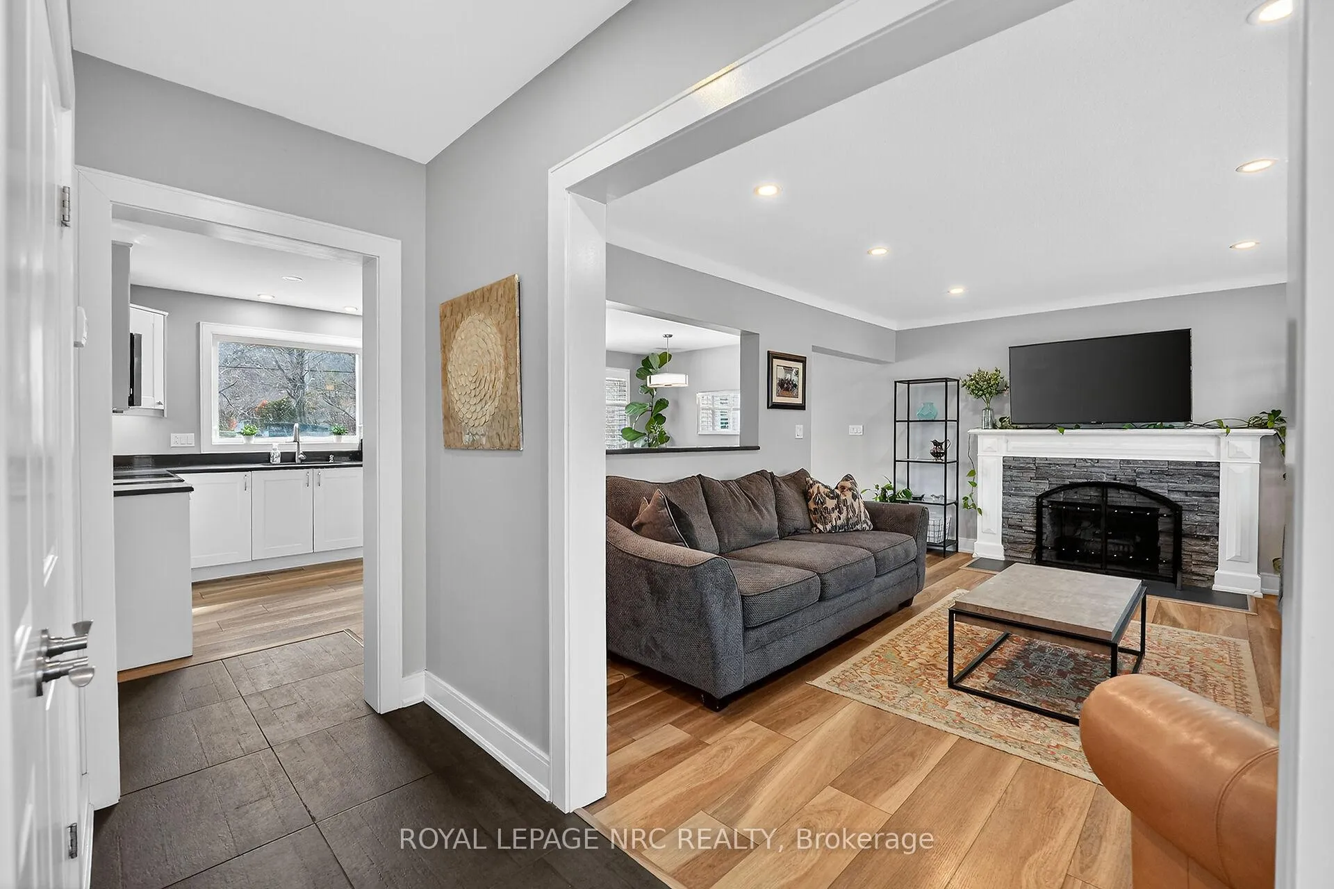 Photo 7 of 6 Erinbrook Crescent, St. Catharines, Glendale/Glenridge — HOMEH