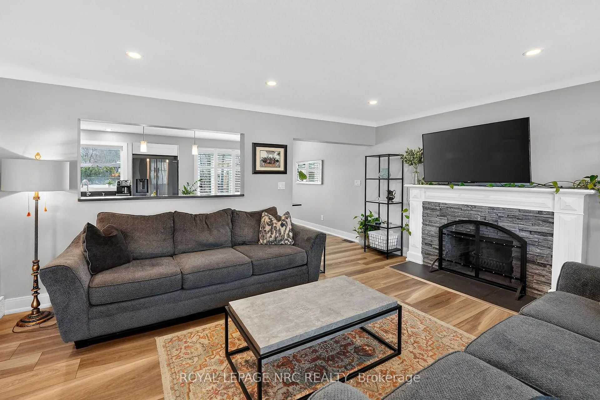 Photo 8 of 6 Erinbrook Crescent, St. Catharines, Glendale/Glenridge — HOMEH
