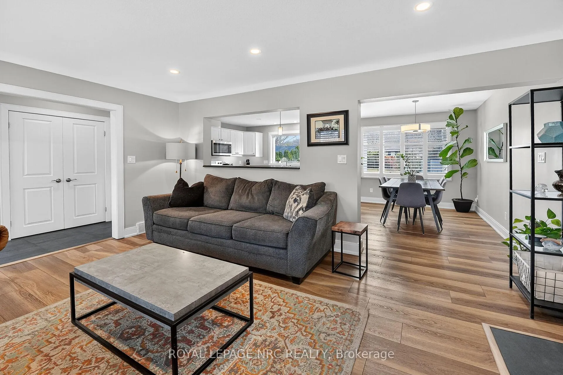 Photo 9 of 6 Erinbrook Crescent, St. Catharines, Glendale/Glenridge — HOMEH