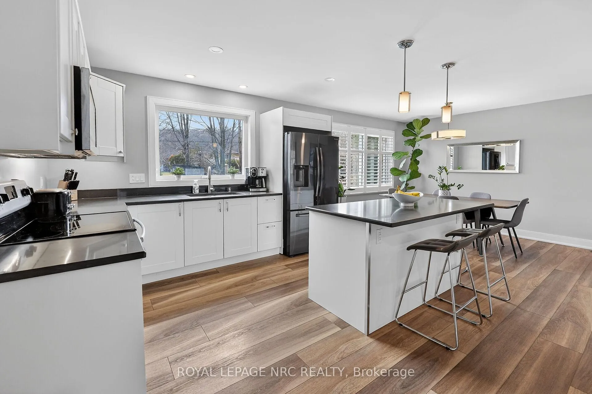 Photo 10 of 6 Erinbrook Crescent, St. Catharines, Glendale/Glenridge — HOMEH