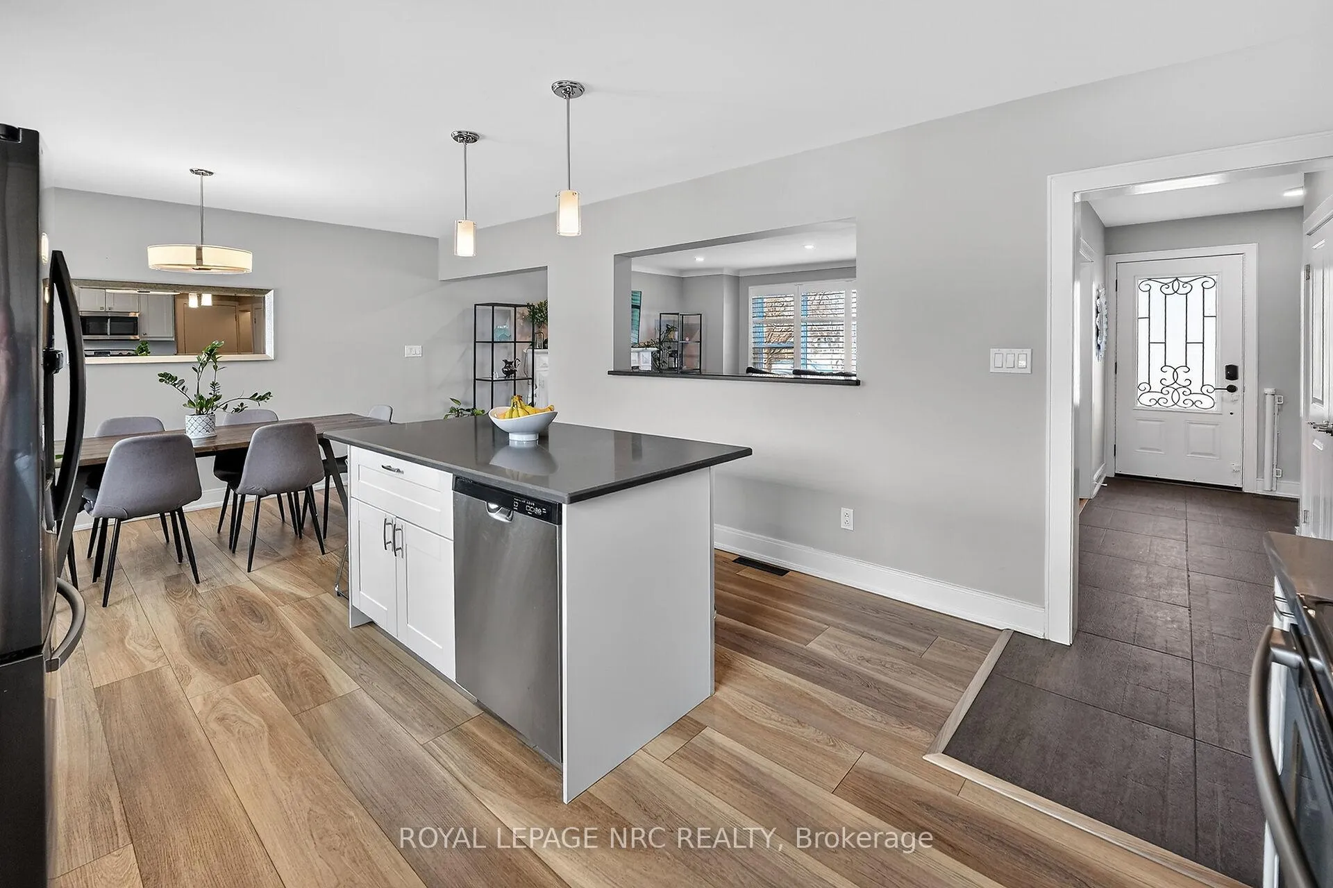 Photo 13 of 6 Erinbrook Crescent, St. Catharines, Glendale/Glenridge — HOMEH